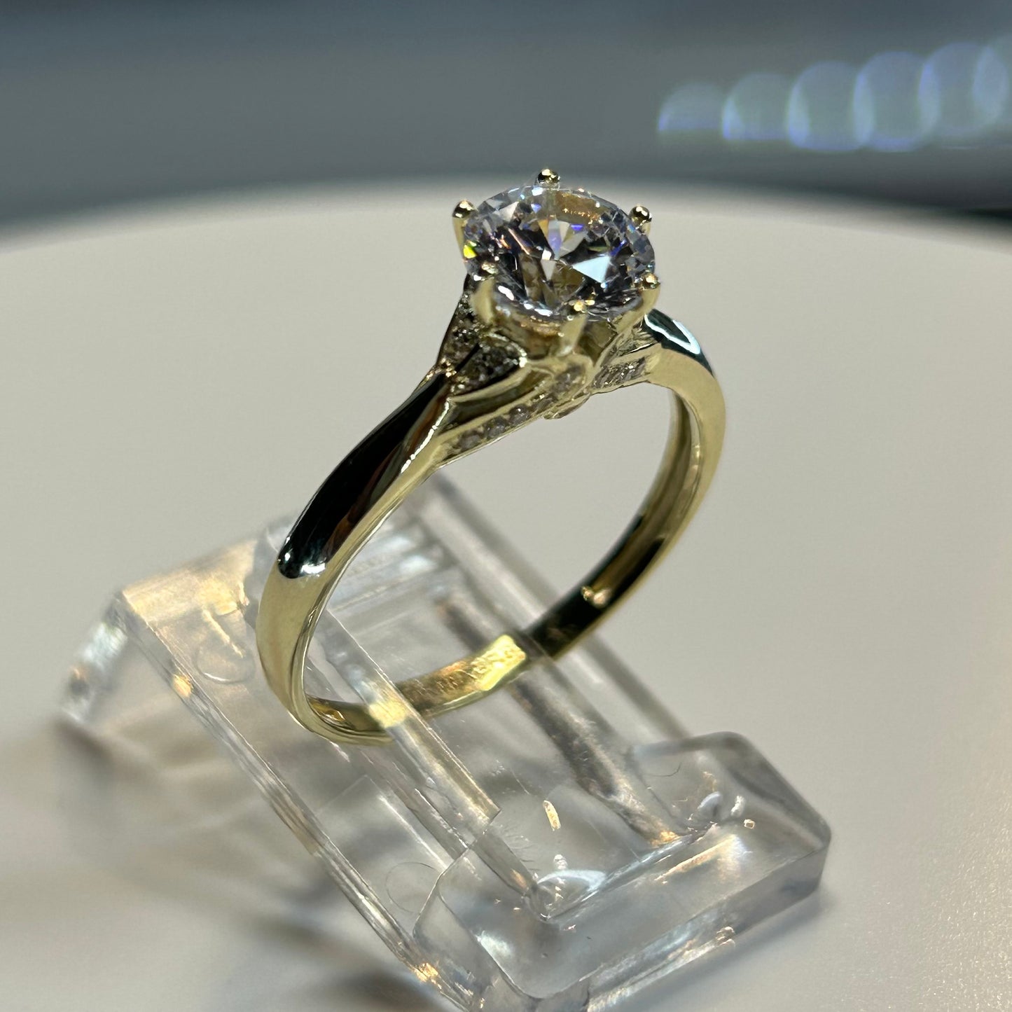 Anillo de compromiso en oro
