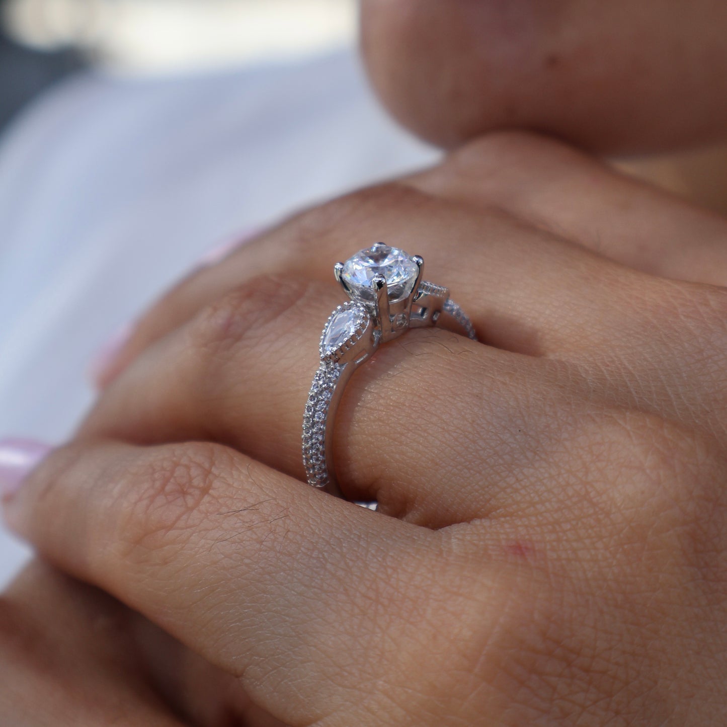 Anillo en Oro Blanco 14k con Circonias Mod.16015
