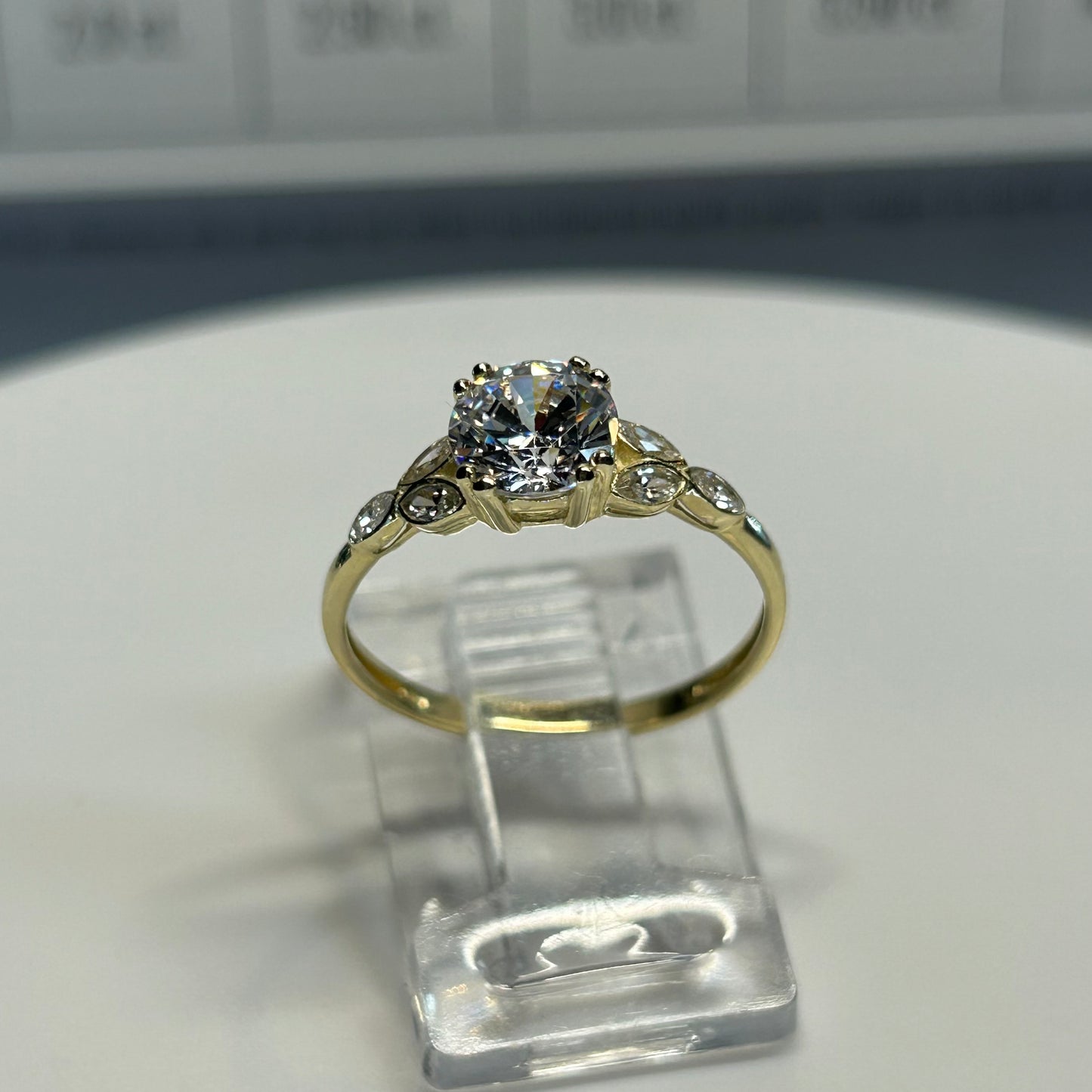 Anillo de compromiso en oro