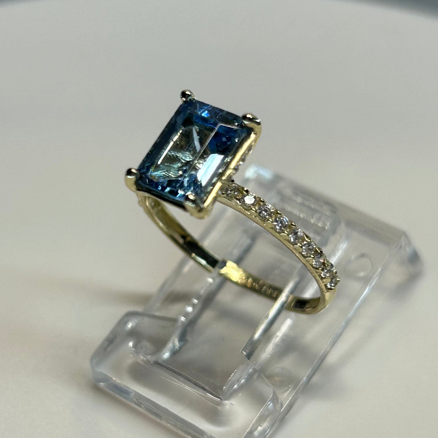 Anillo de compromiso en oro