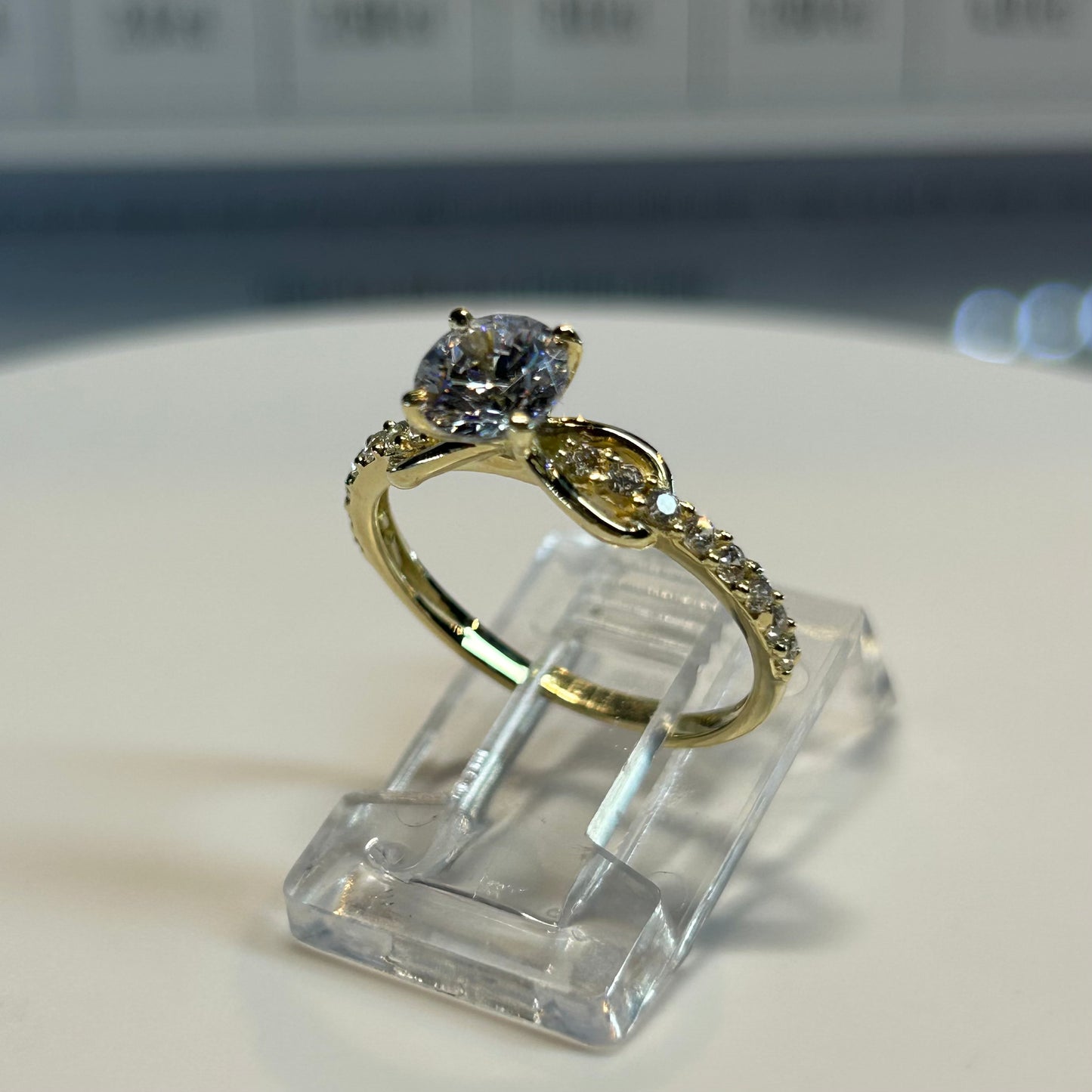 Anillo de compromiso en oro