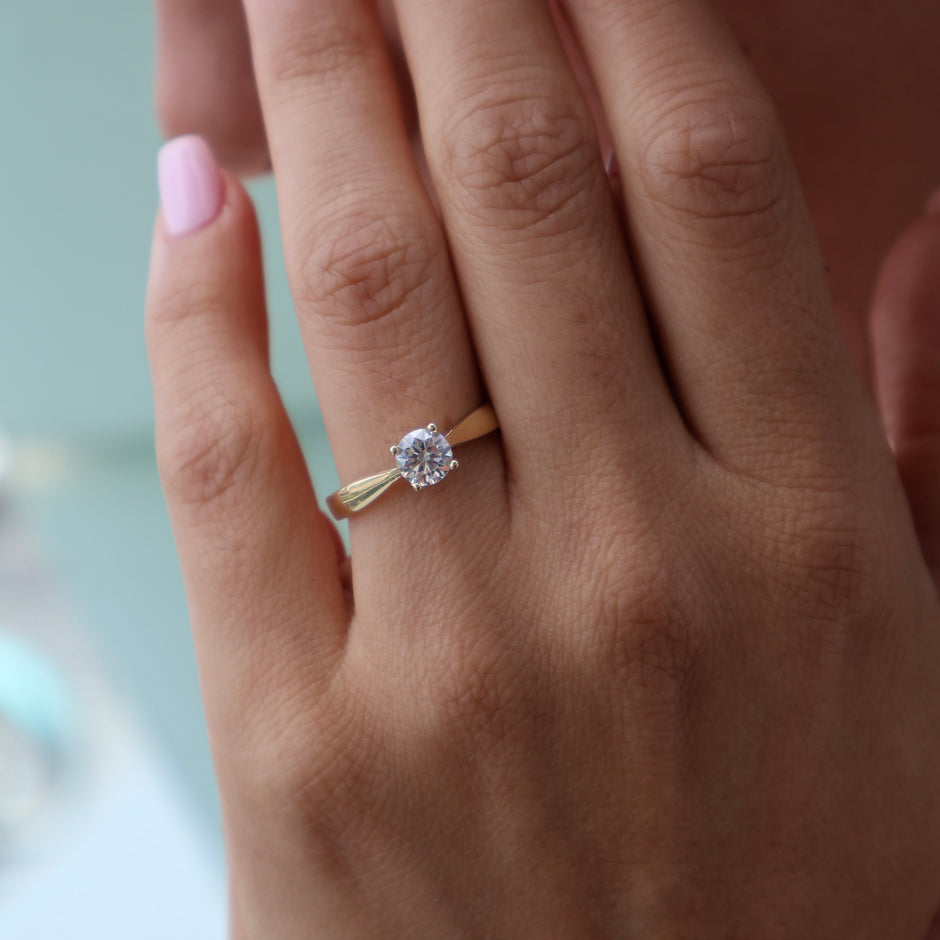 Anillo en Oro Amarillo 14k con Circonia Mod.15845