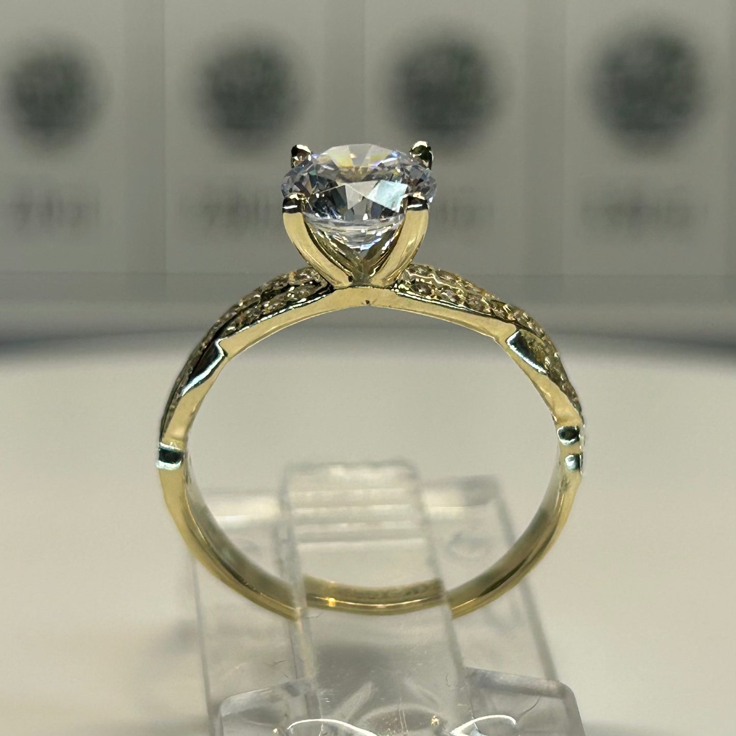 Anillo de compromiso en oro