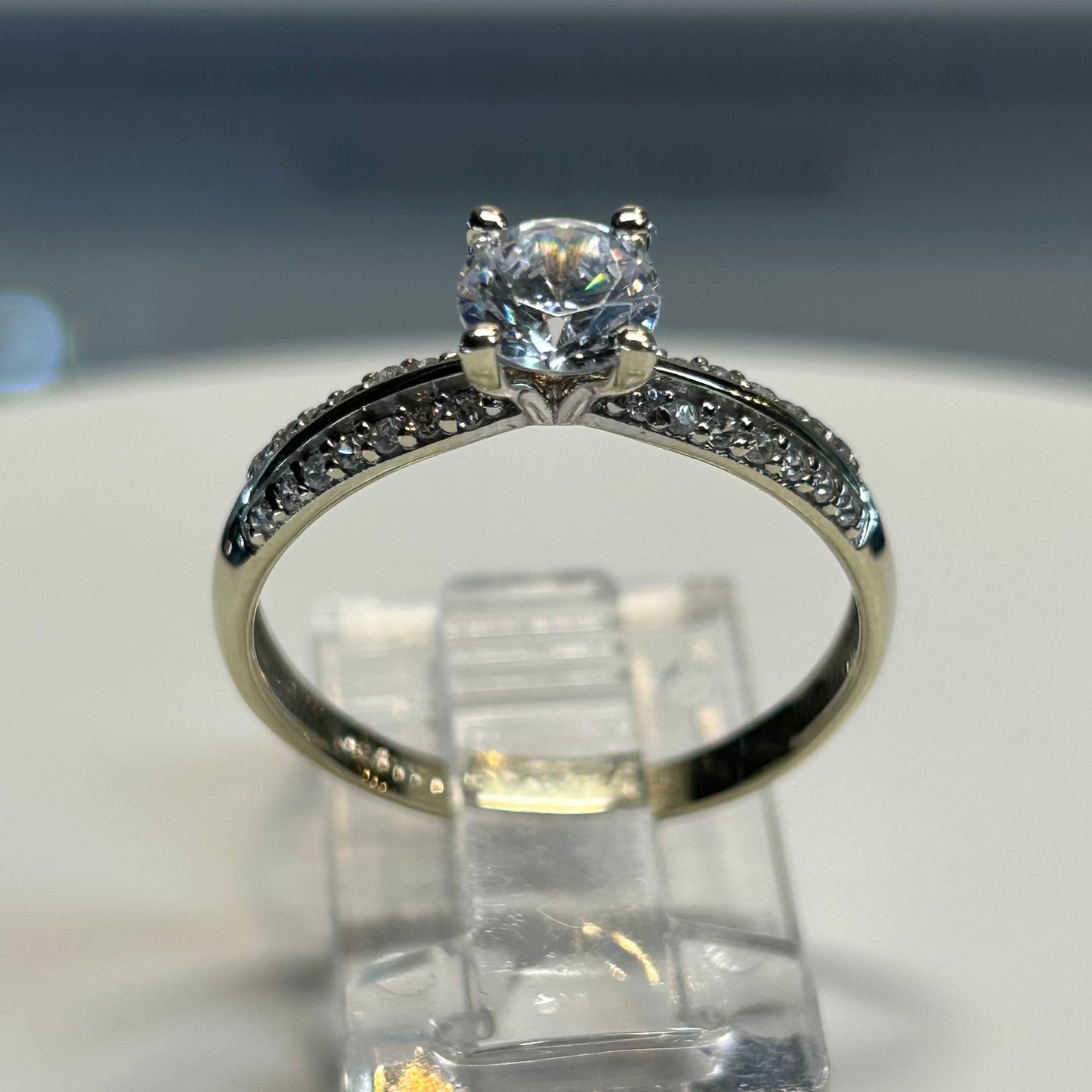 Anillo de compromiso en oro