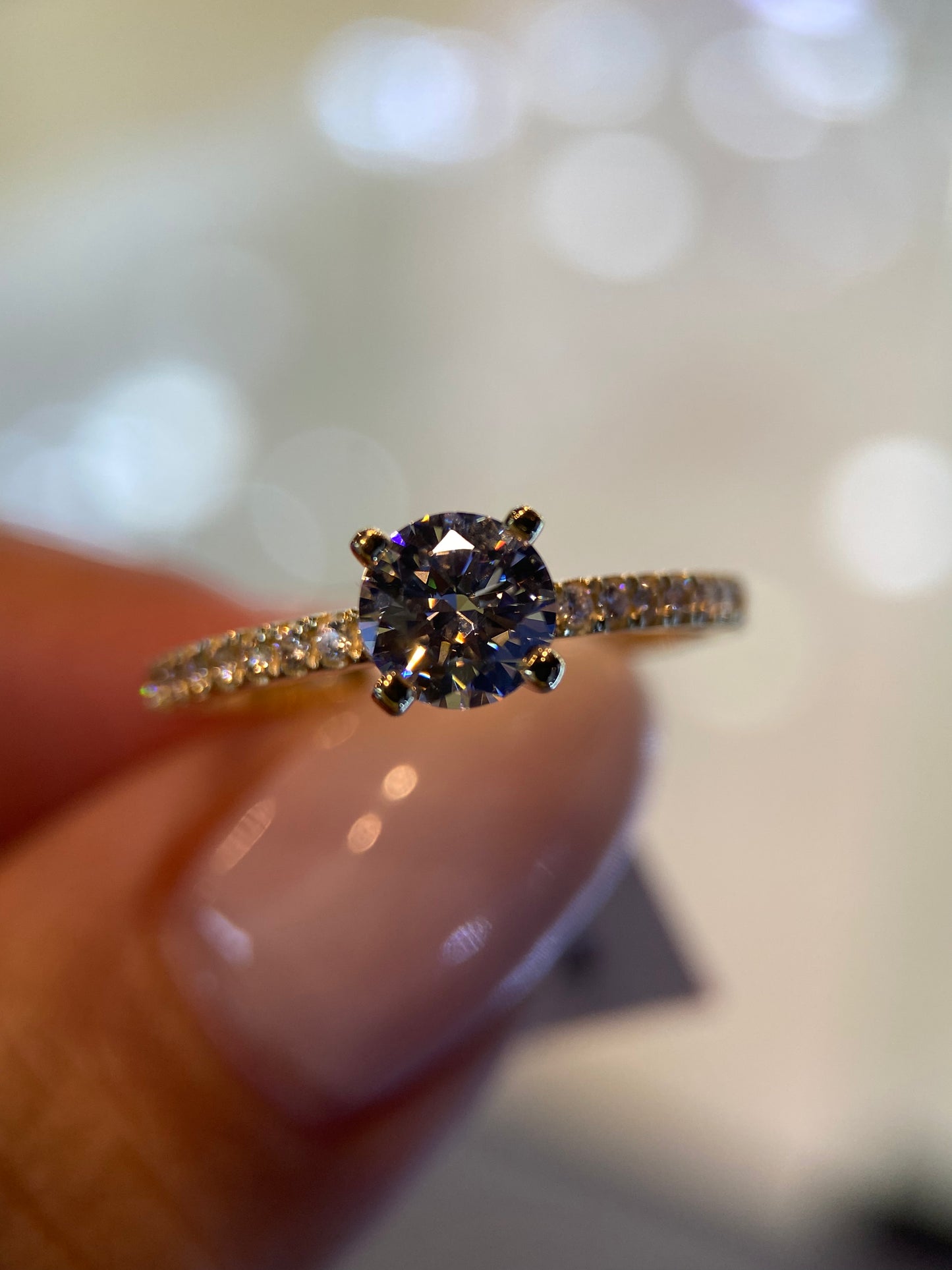 Anillo en Oro Amarillo 10k con Circonias Mod.15943
