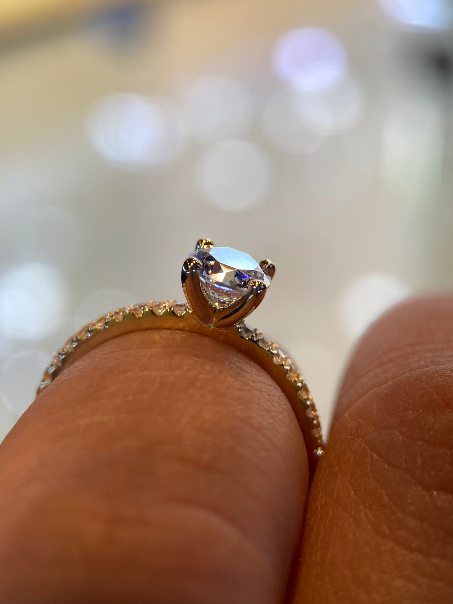 Anillo en Oro Amarillo 10k con Circonias Mod.15943