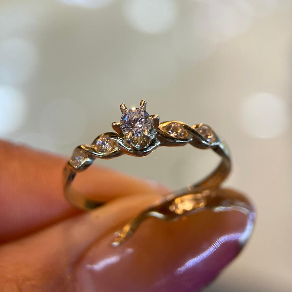Anillo de compromiso en oro