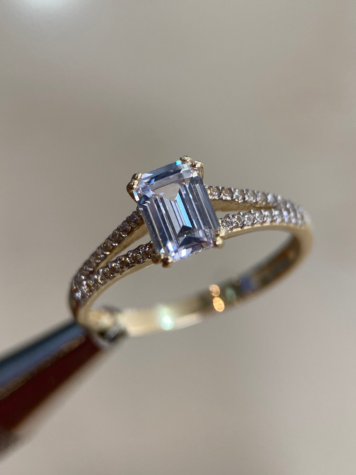 Anillo de compromiso en oro