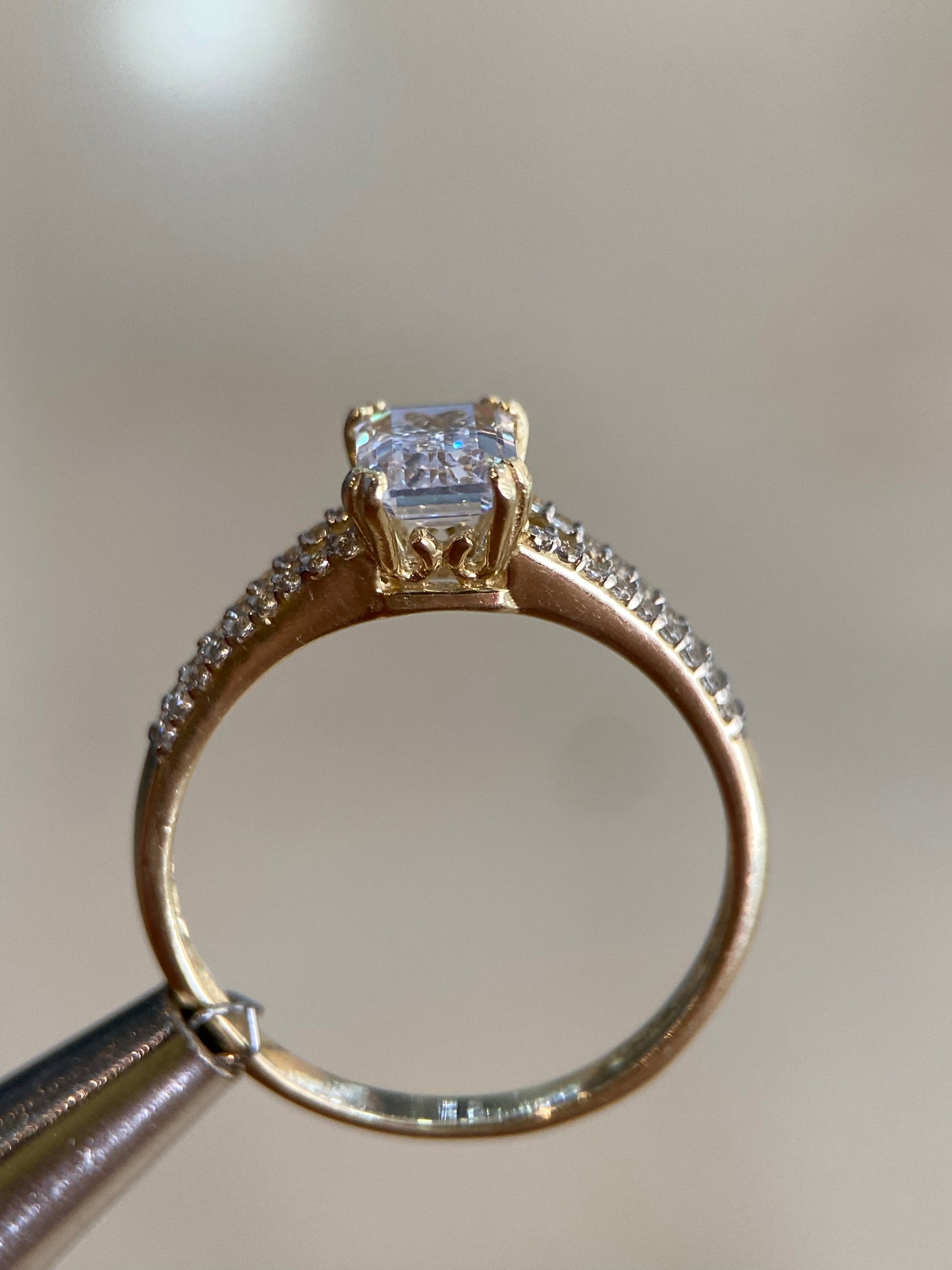 Anillo de compromiso en oro