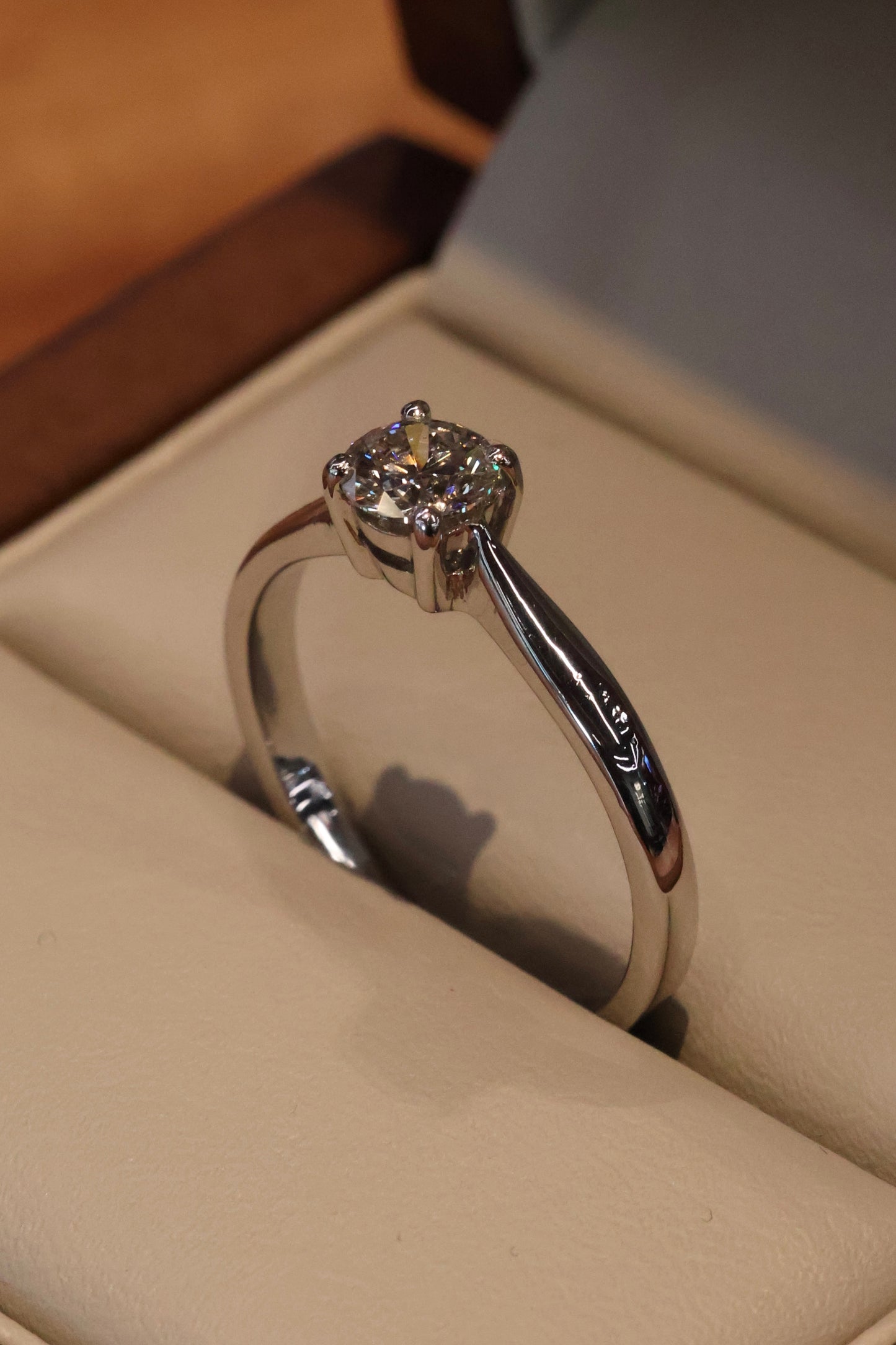 Anillo OF2235 en oro blanco 14k con diamante natural .40cts