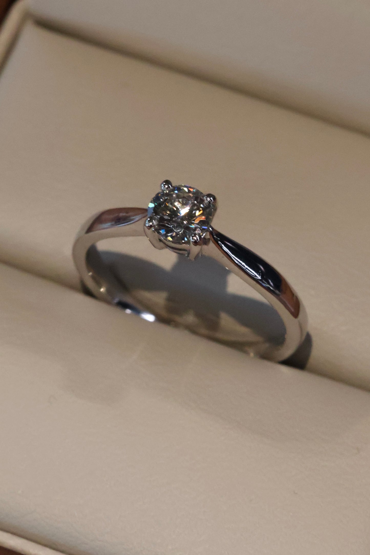 Anillo OF2235 en oro blanco 14k con diamante natural .40cts