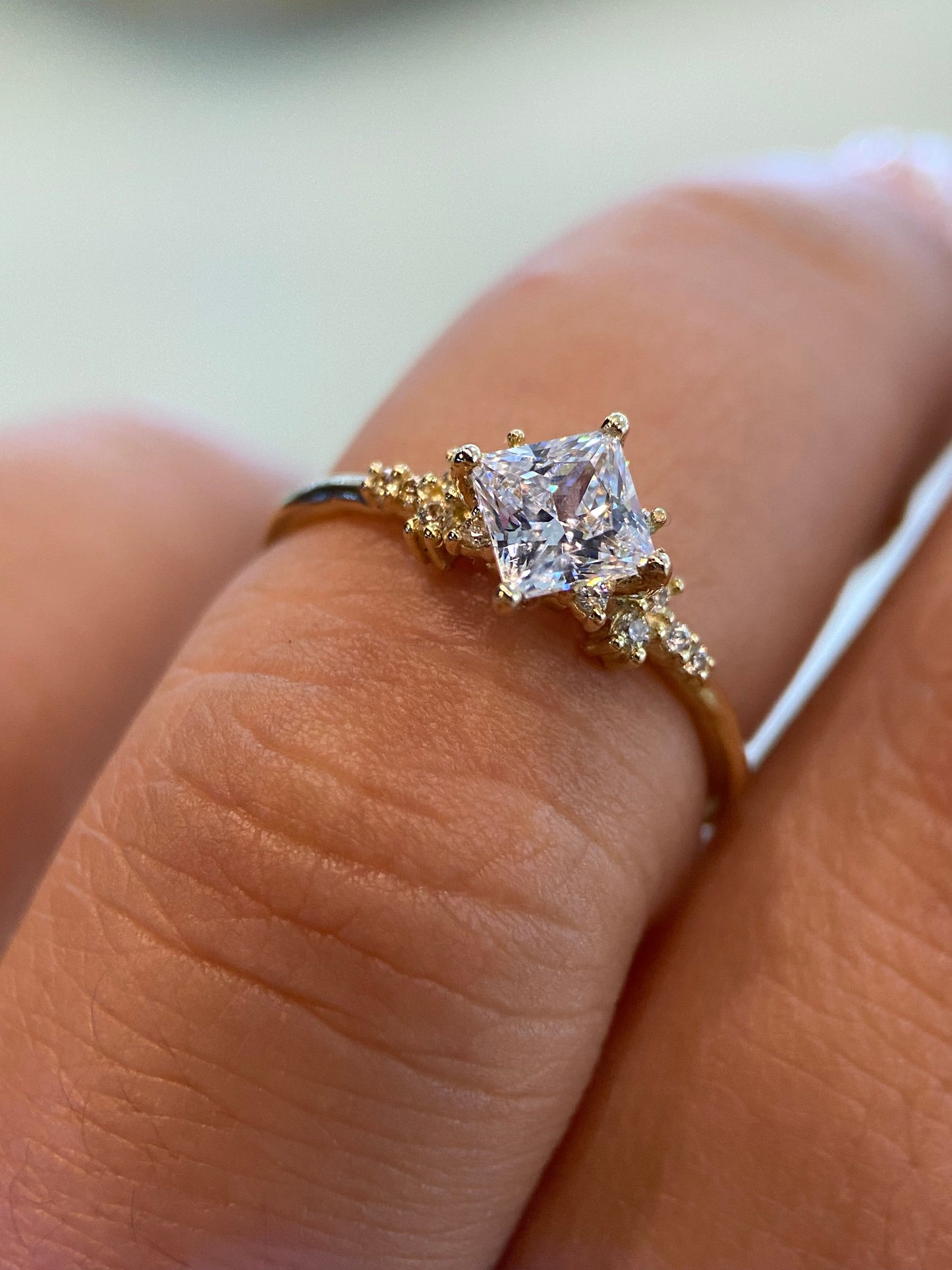 Anillo de compromiso en oro