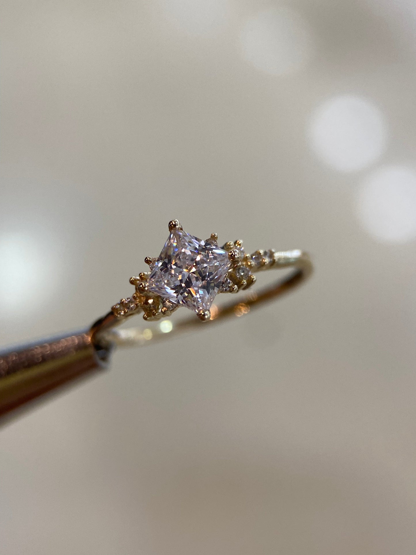 Anillo de compromiso en oro