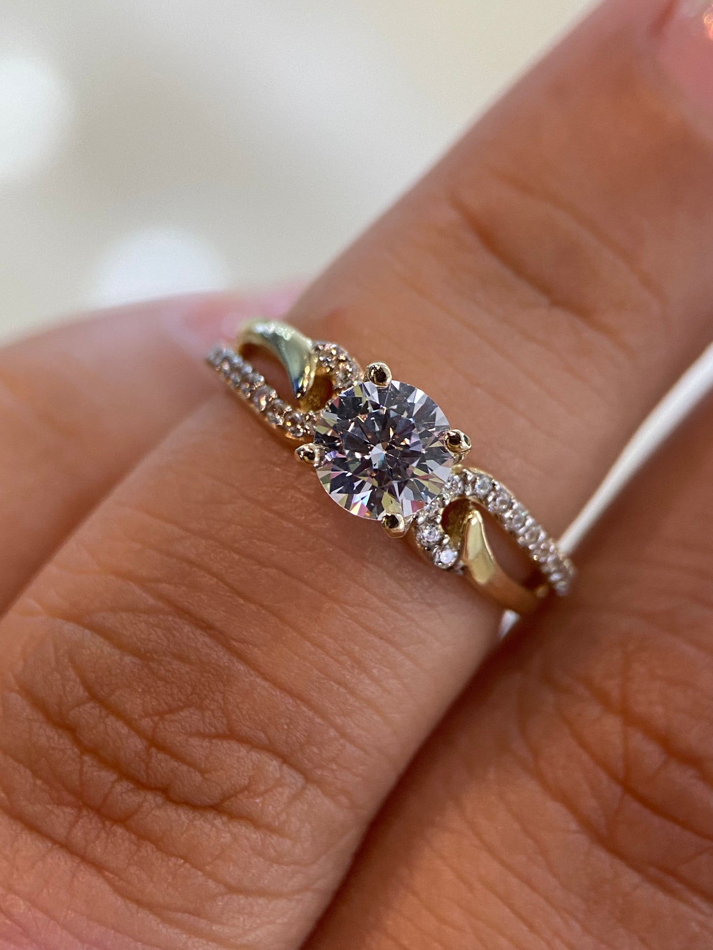 Anillo de compromiso en oro