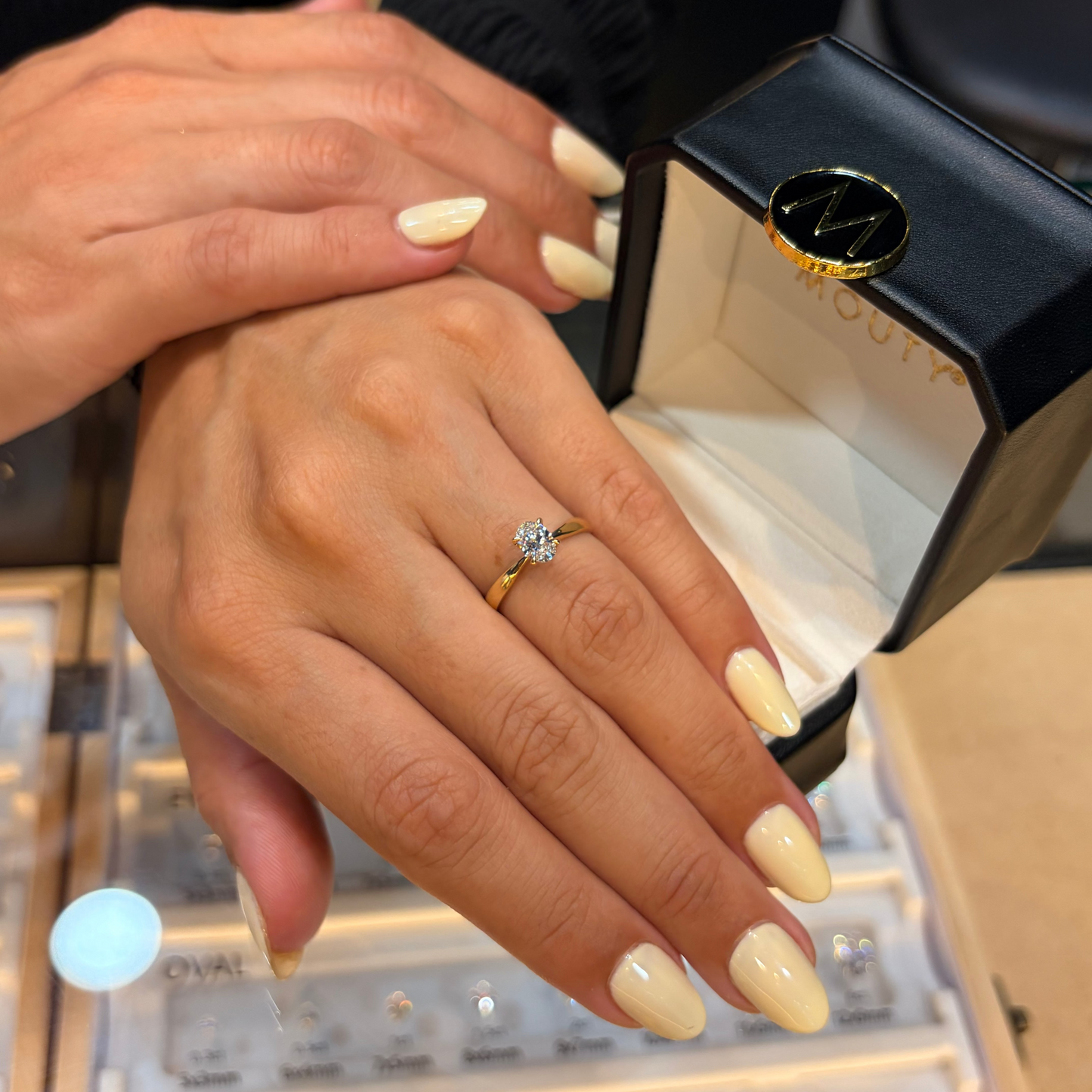 Anillo Emily en oro con diamante de laboratorio corte oval 0.50 ct