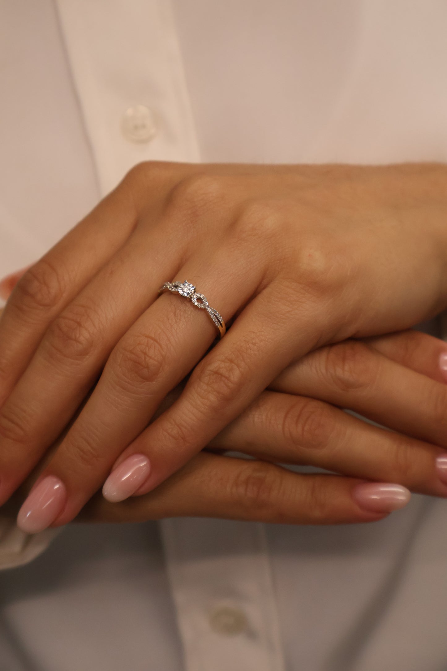 Anillo Of2141 en oro amarillo 14k con diamante natural .20cts