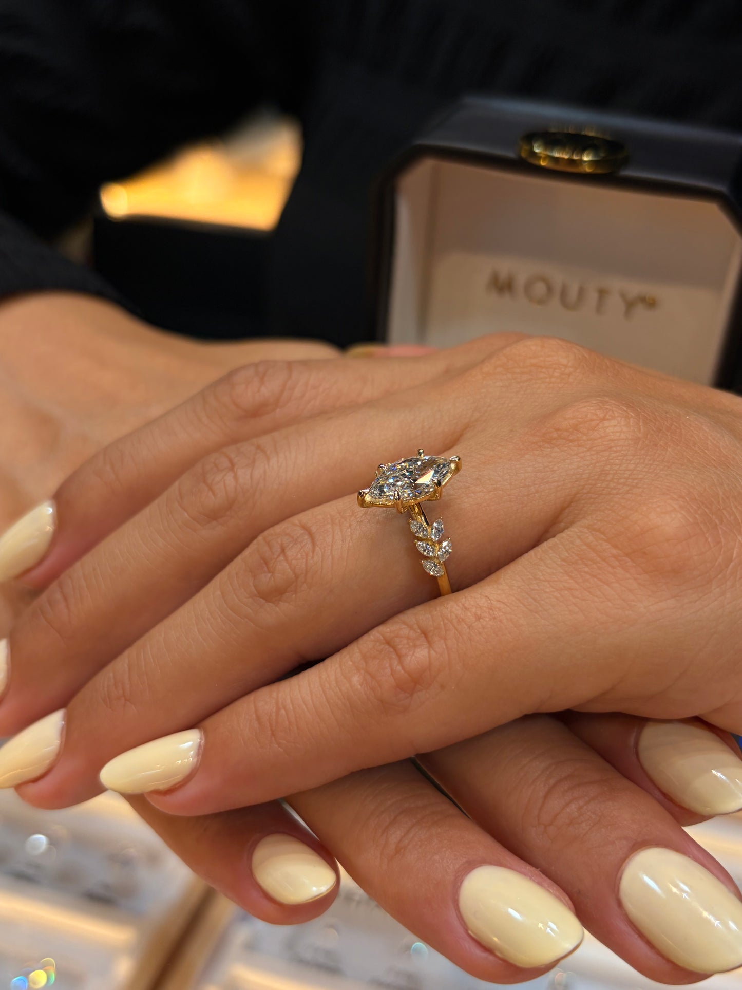 Anillo Úrsula en oro con diamante de laboratorio corte marquise 1.50 ct