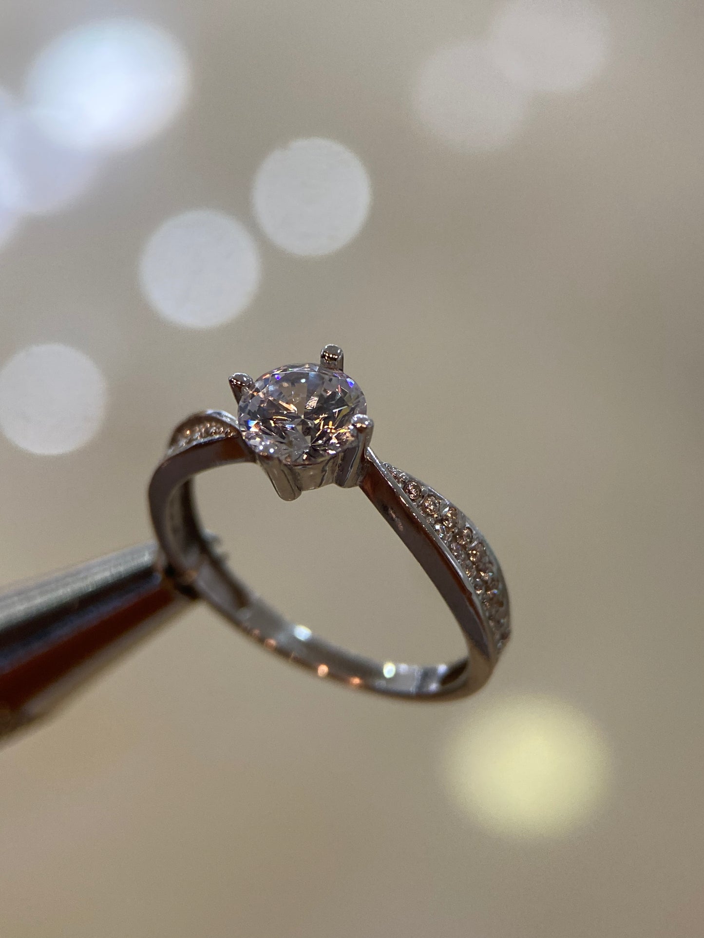 Anillo de compromiso en oro