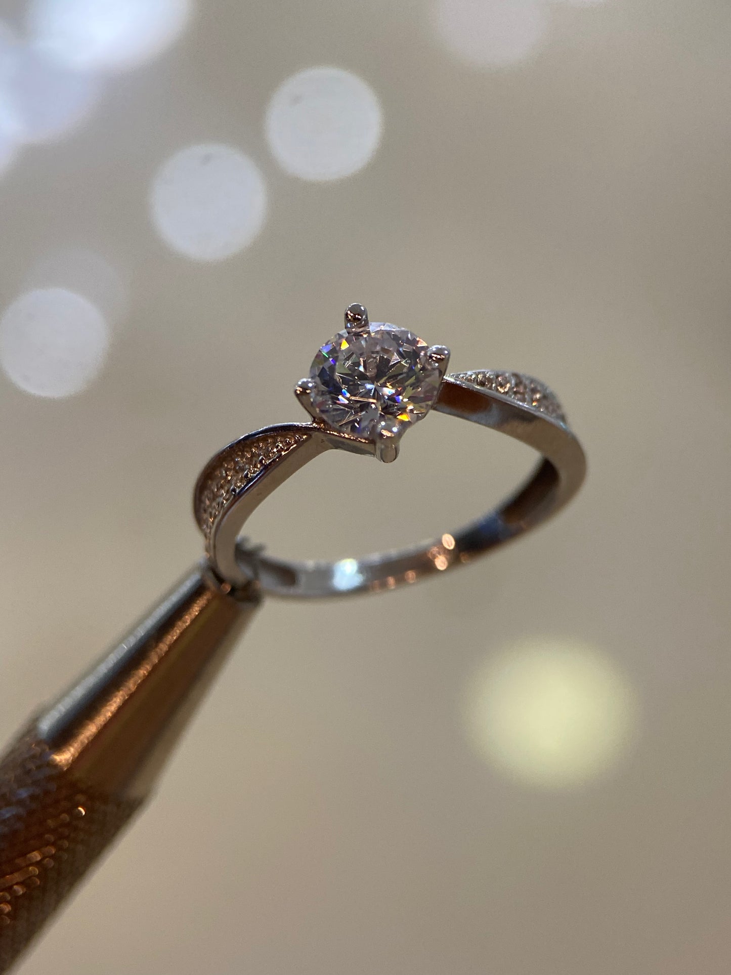 Anillo de compromiso en oro