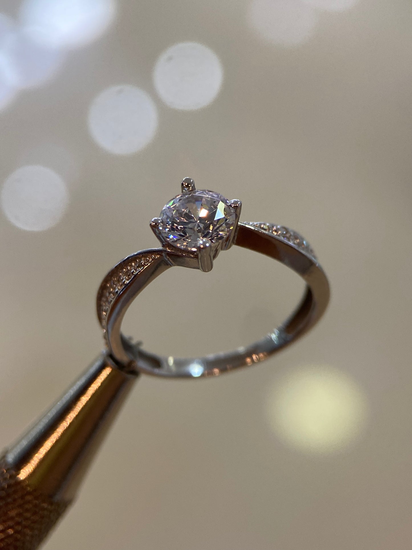 Anillo de compromiso en oro