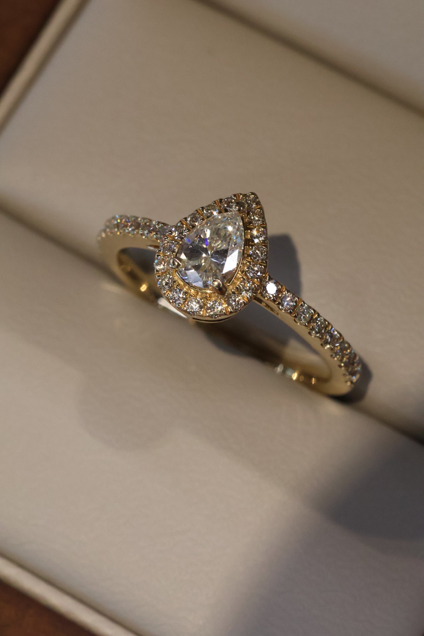 Anillo OF2207 en oro amarillo 14k con diamante natural .20cts .41L