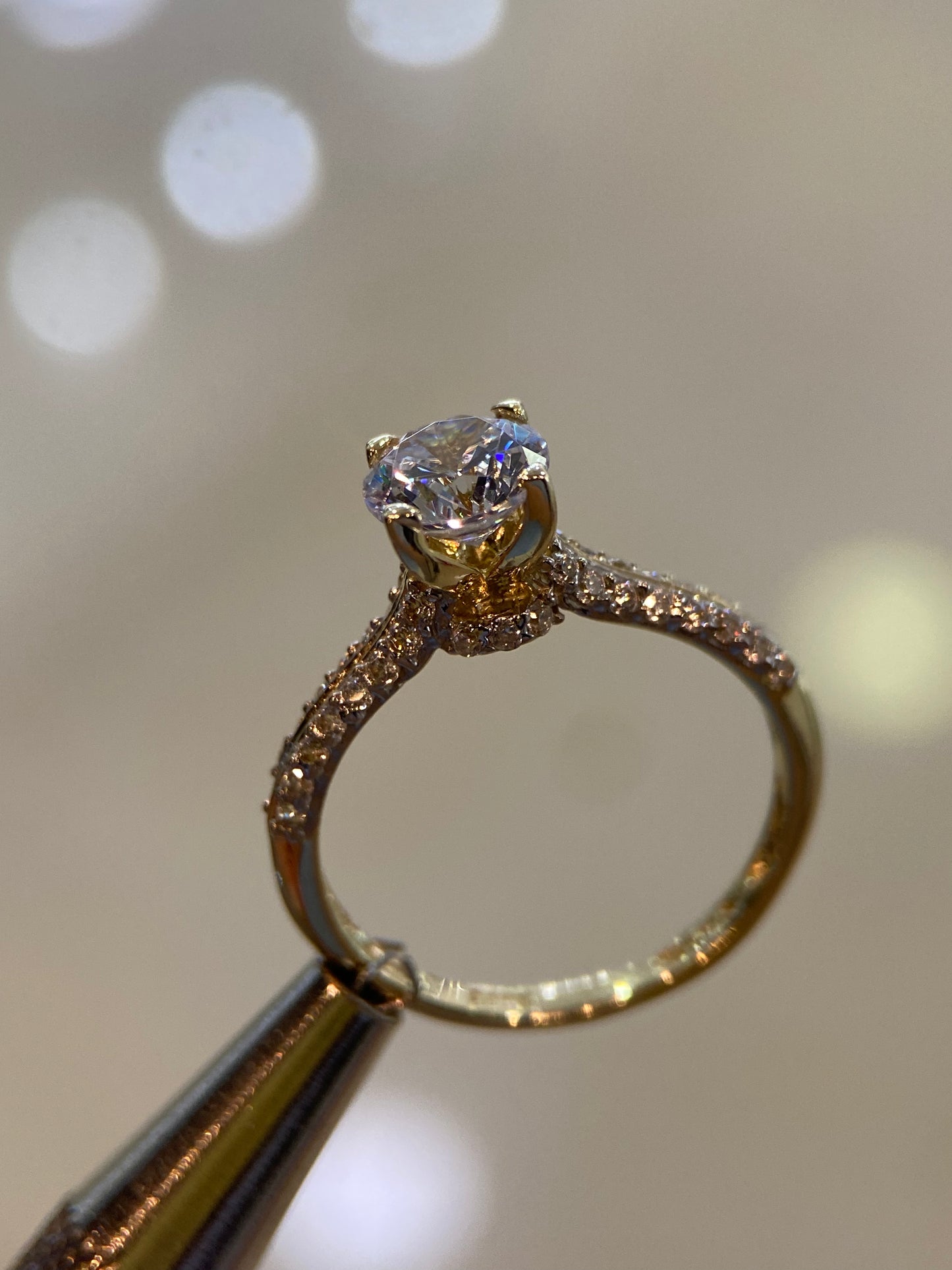 Anillo de compromiso en oro