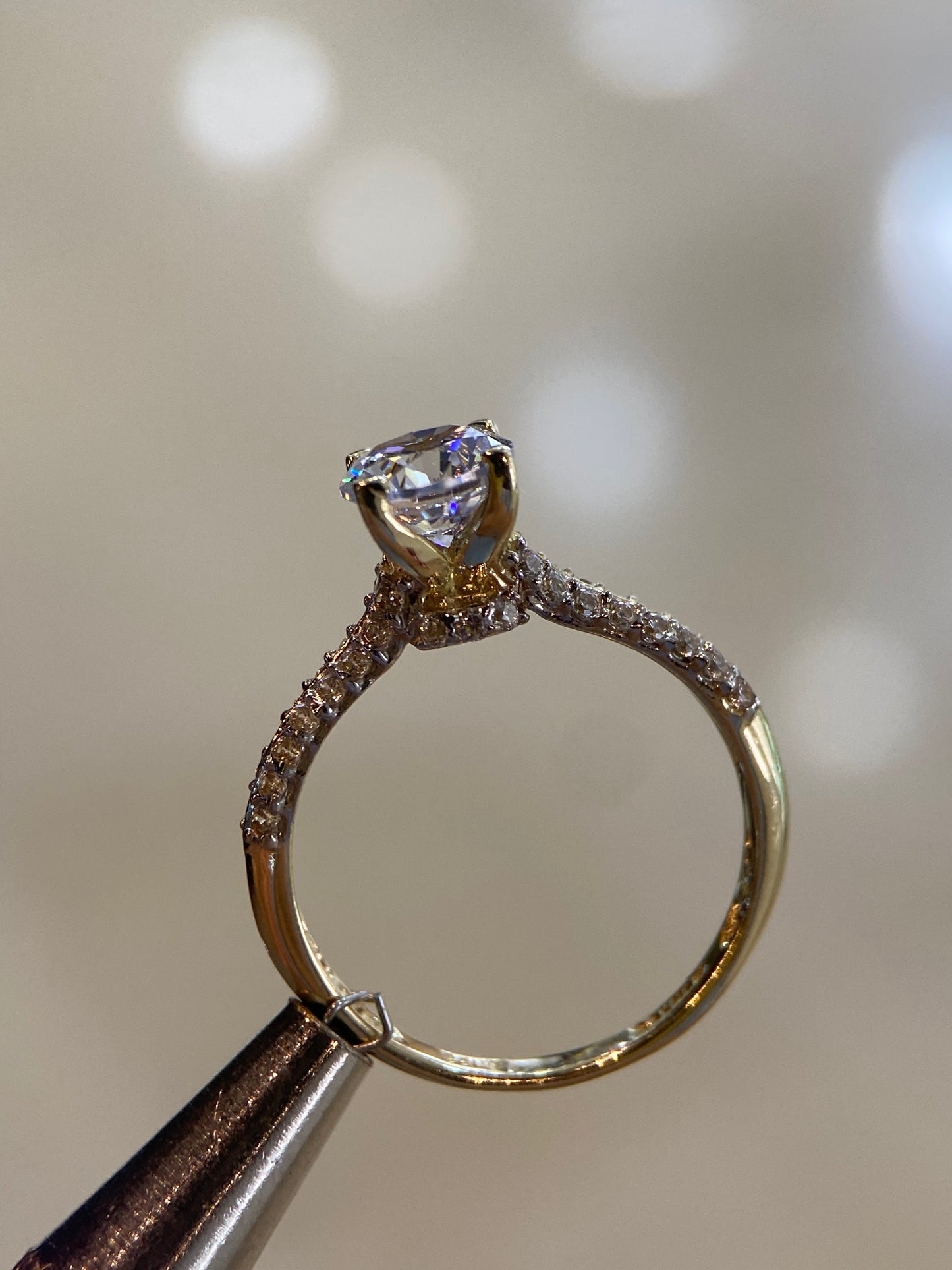 Anillo de compromiso en oro