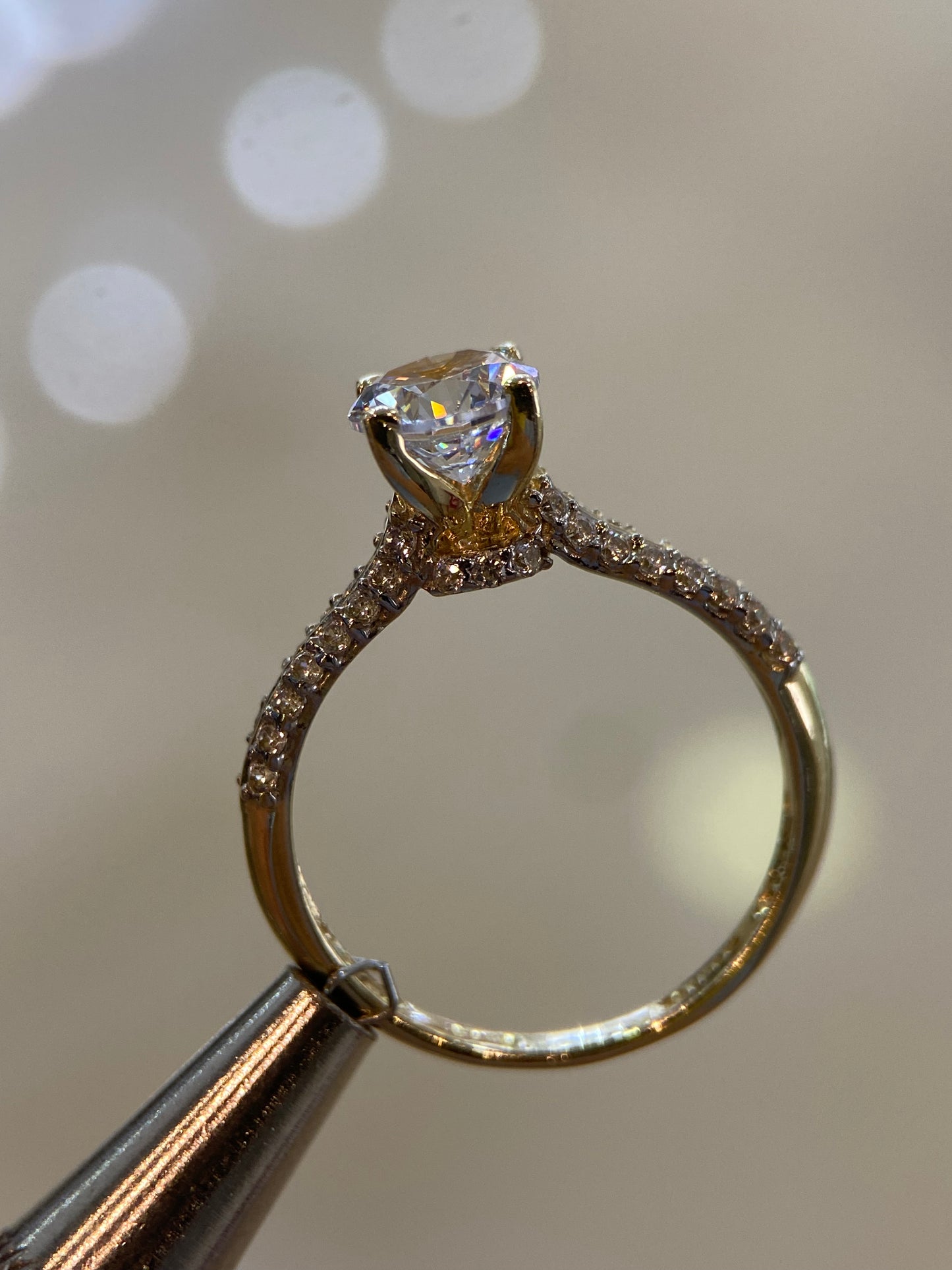 Anillo de compromiso en oro