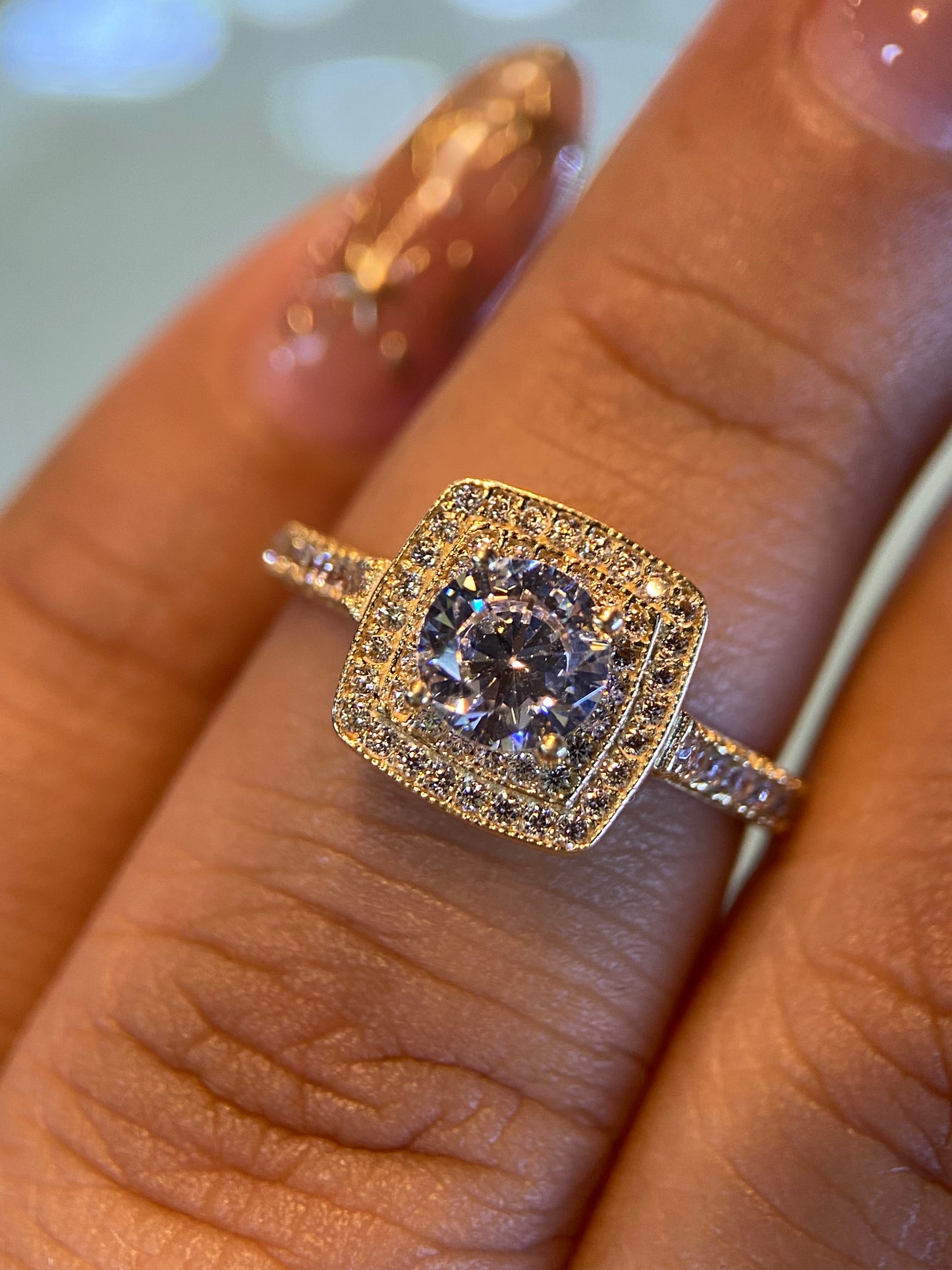 Anillo de compromiso en oro