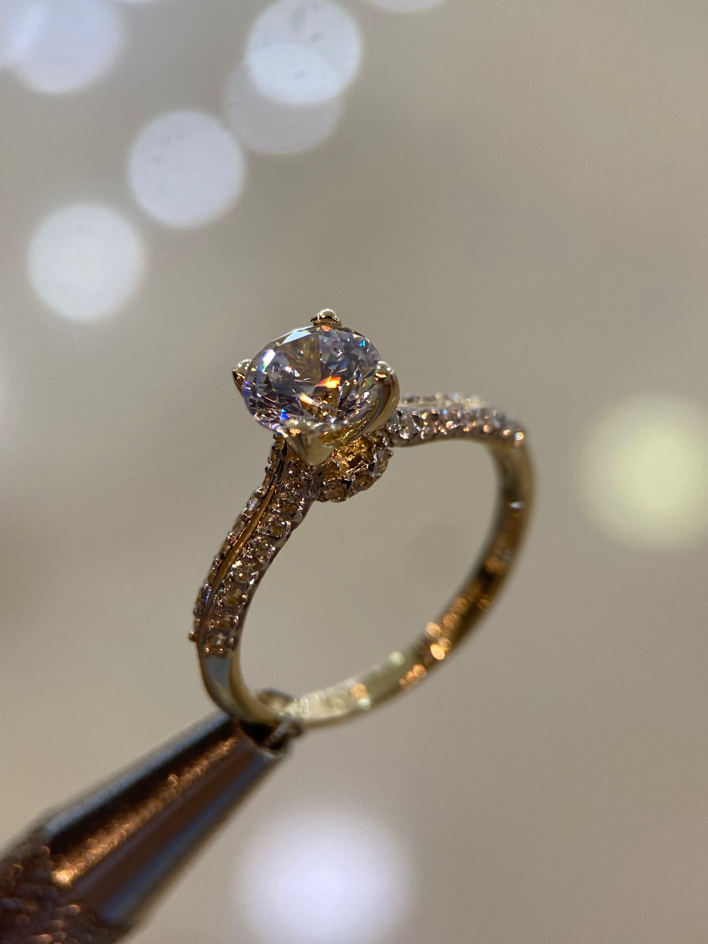 Anillo de compromiso en oro