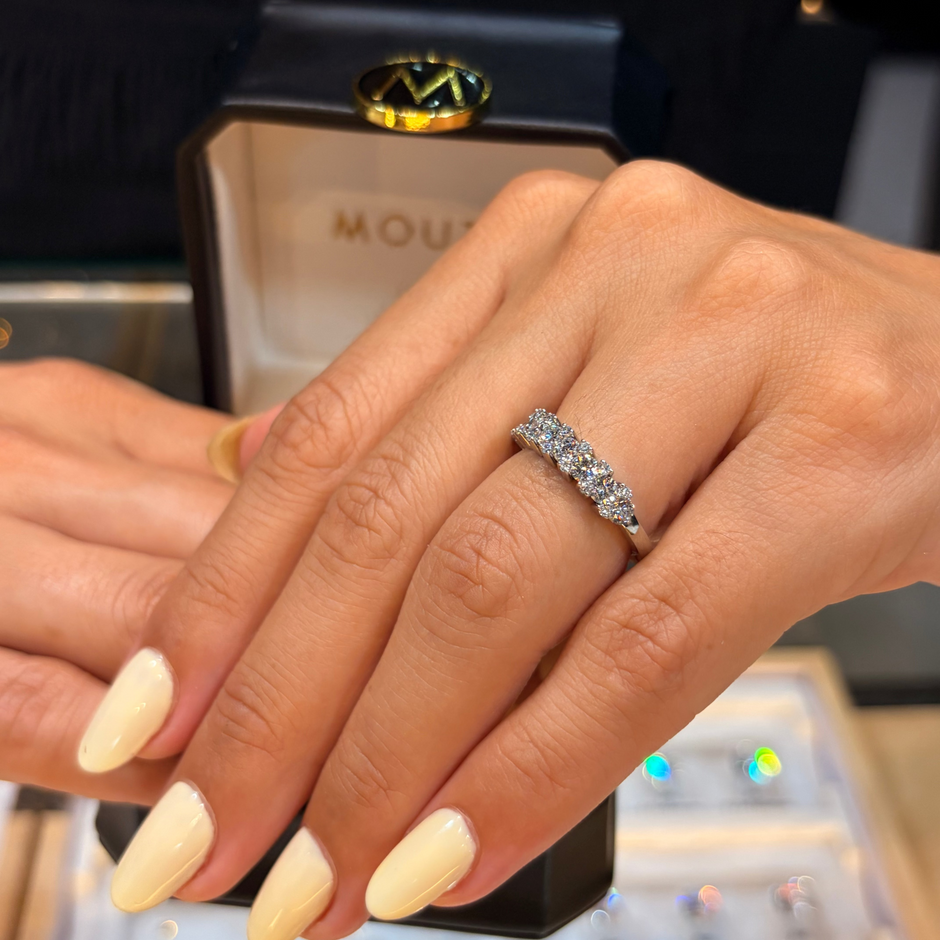 Media churumbela Pia en oro con diamantes de laboratorio 1.05ct