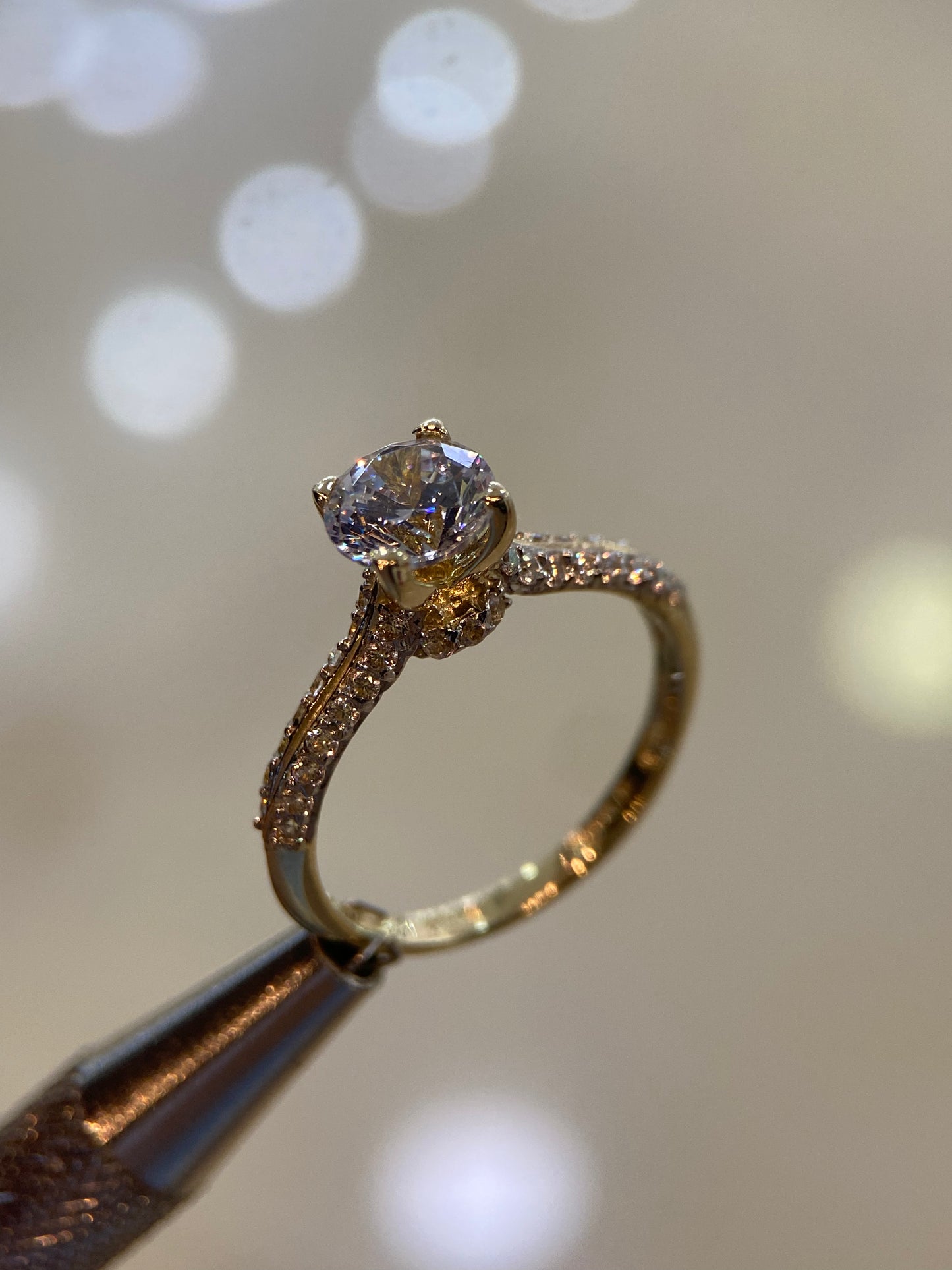Anillo de compromiso en oro