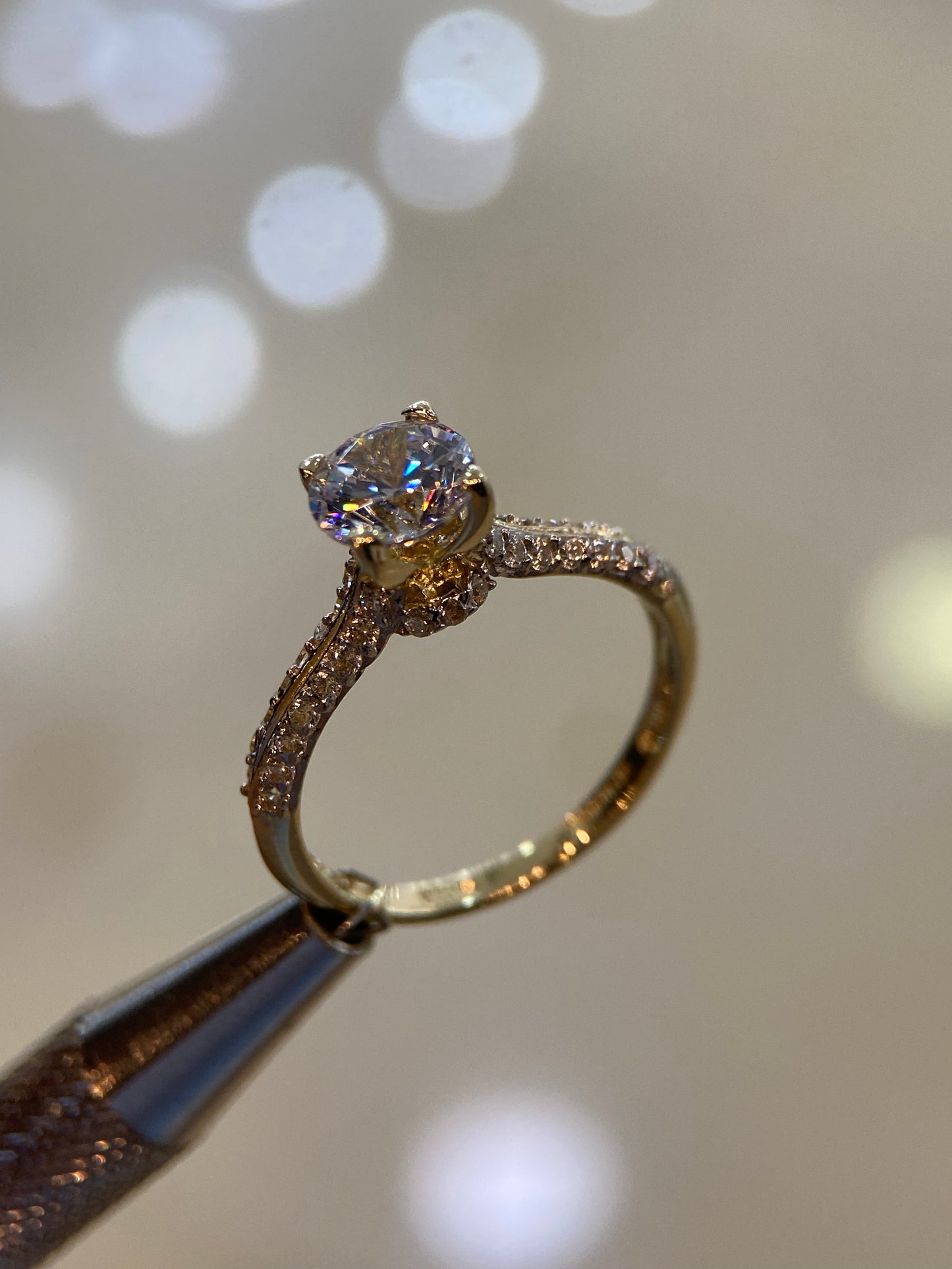 Anillo de compromiso en oro