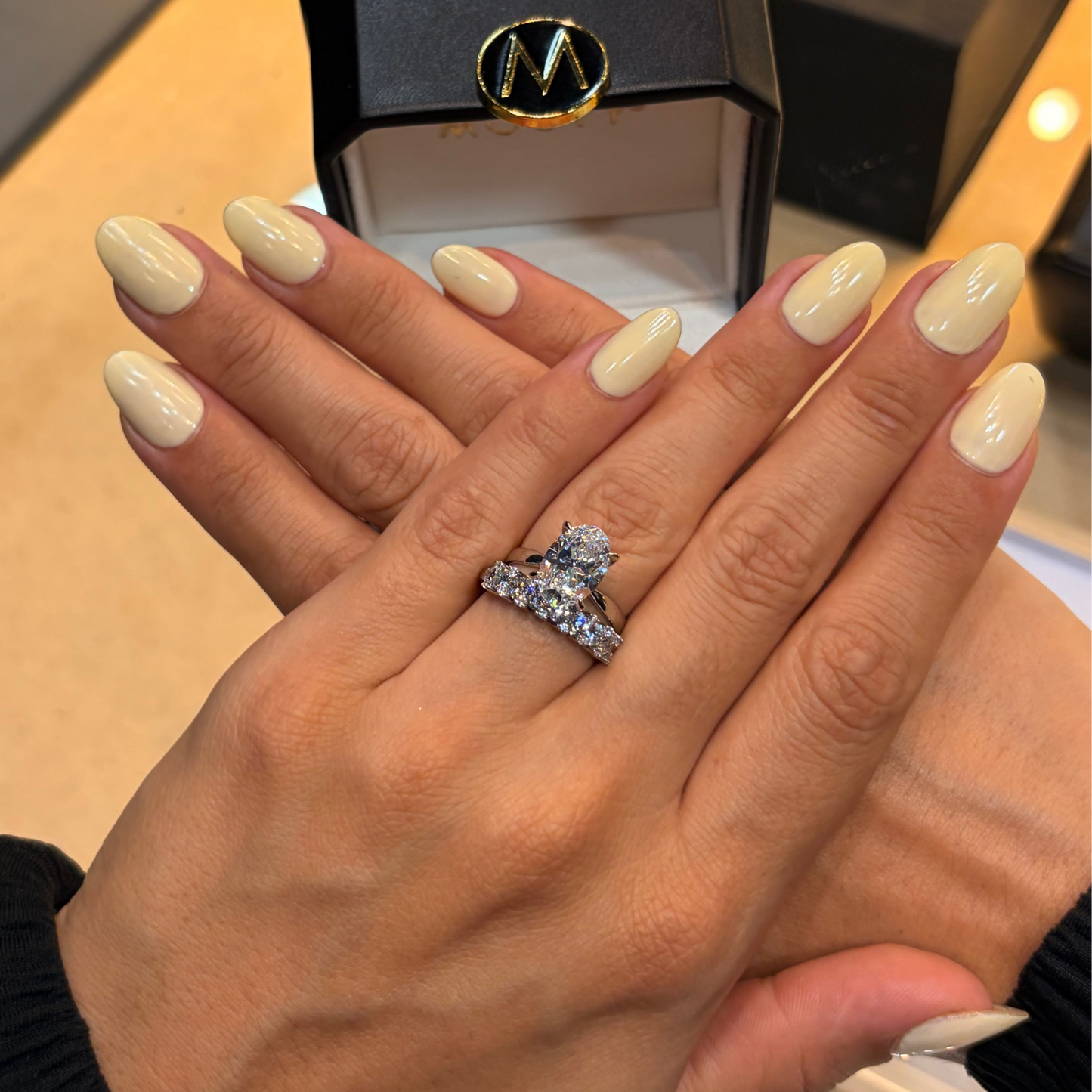 Alianza Emily y Pia en oro con diamantes de laboratorio 4.05 ct