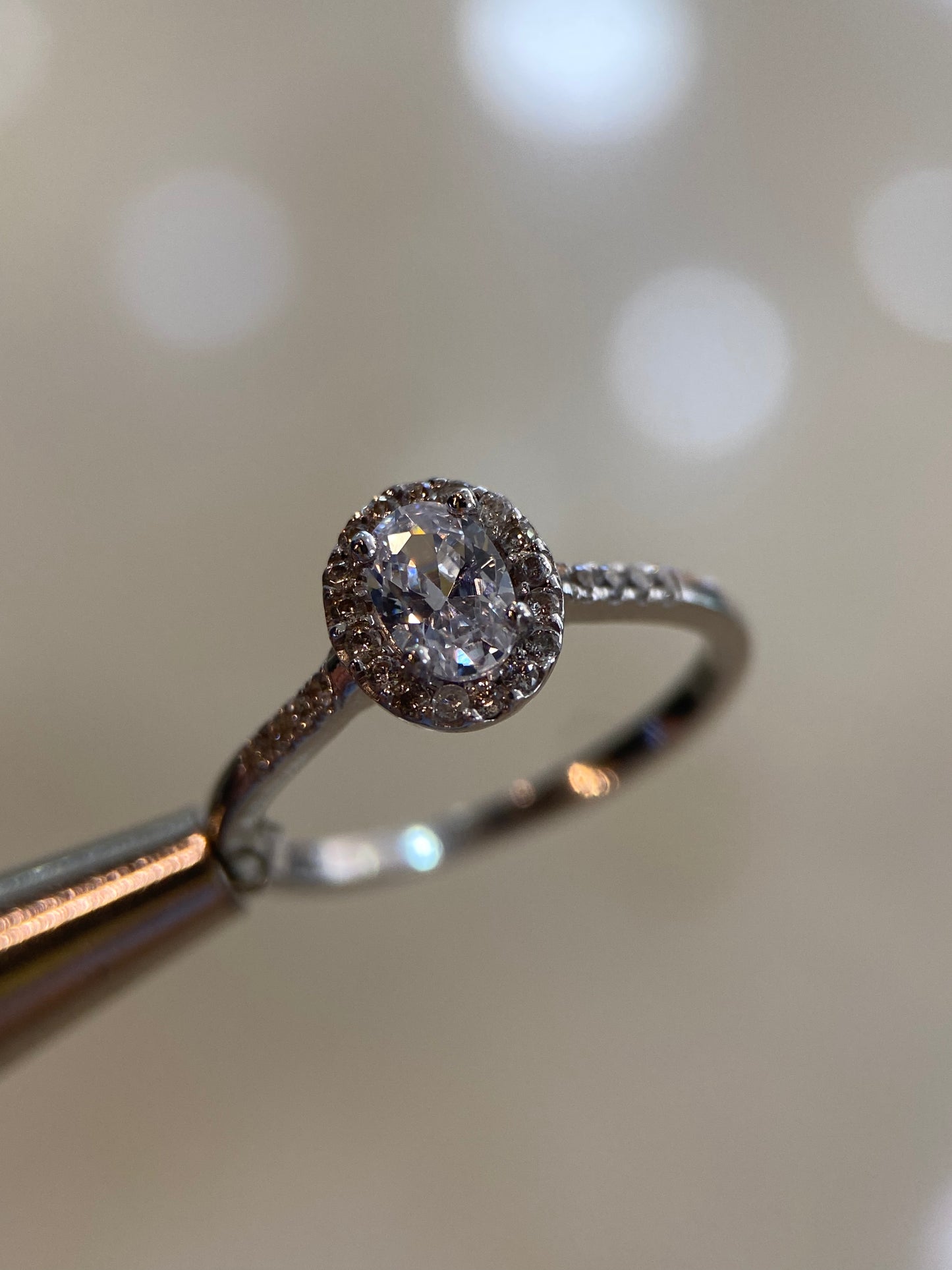 14K white gold ring with white zirconias Cod: MAN265