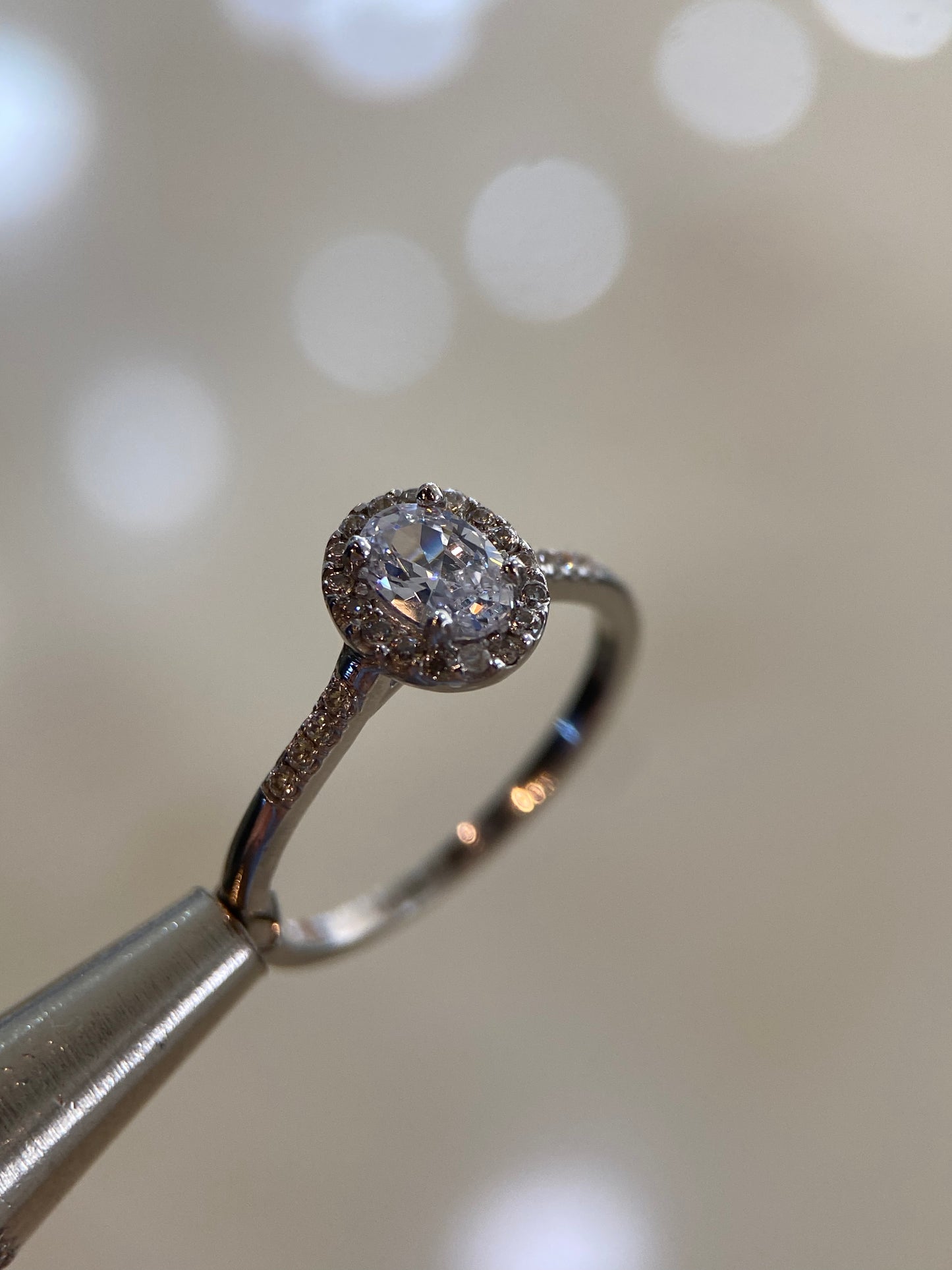 14K white gold ring with white zirconias Cod: MAN265