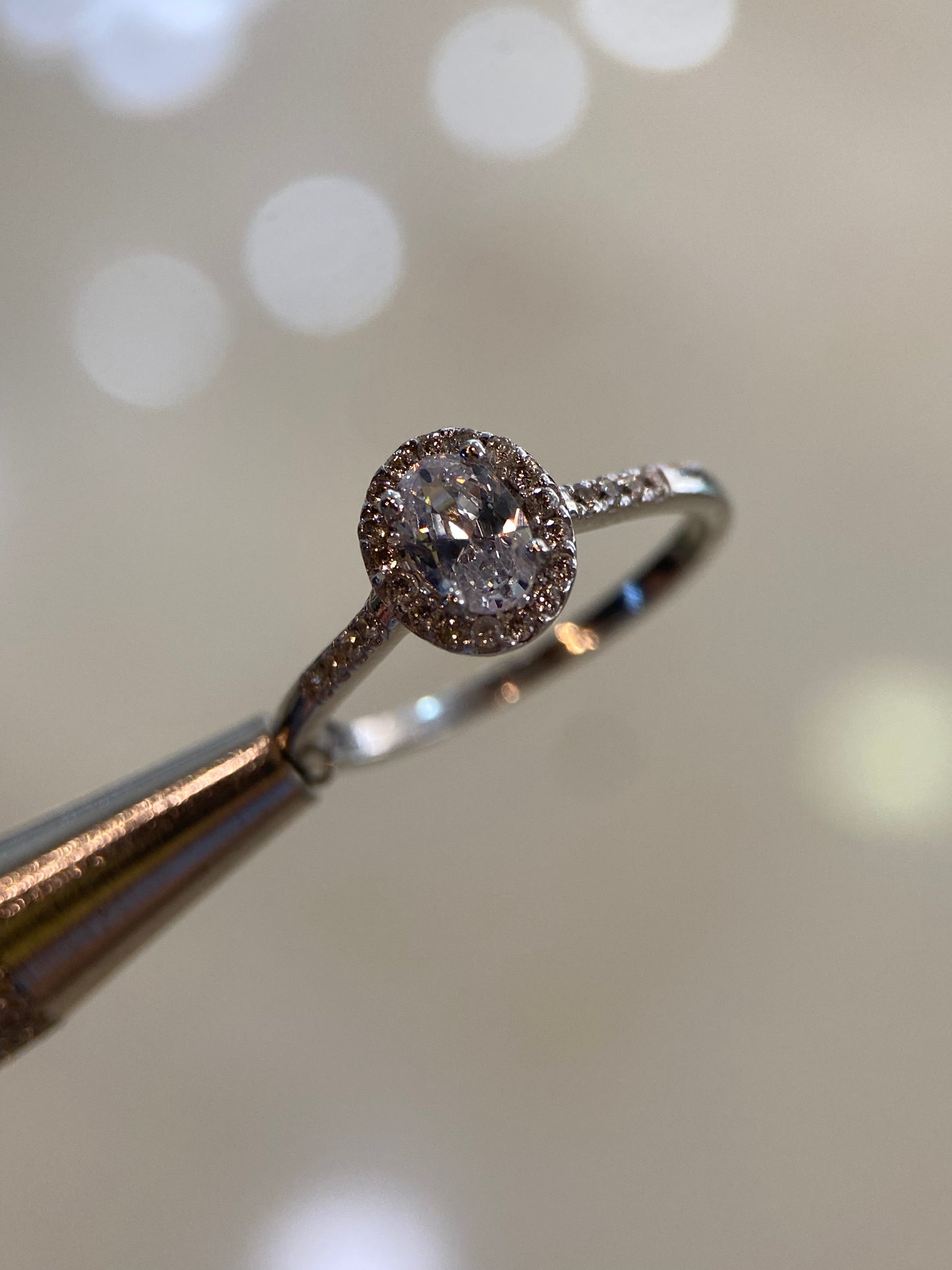 14K white gold ring with white zirconias Cod: MAN265