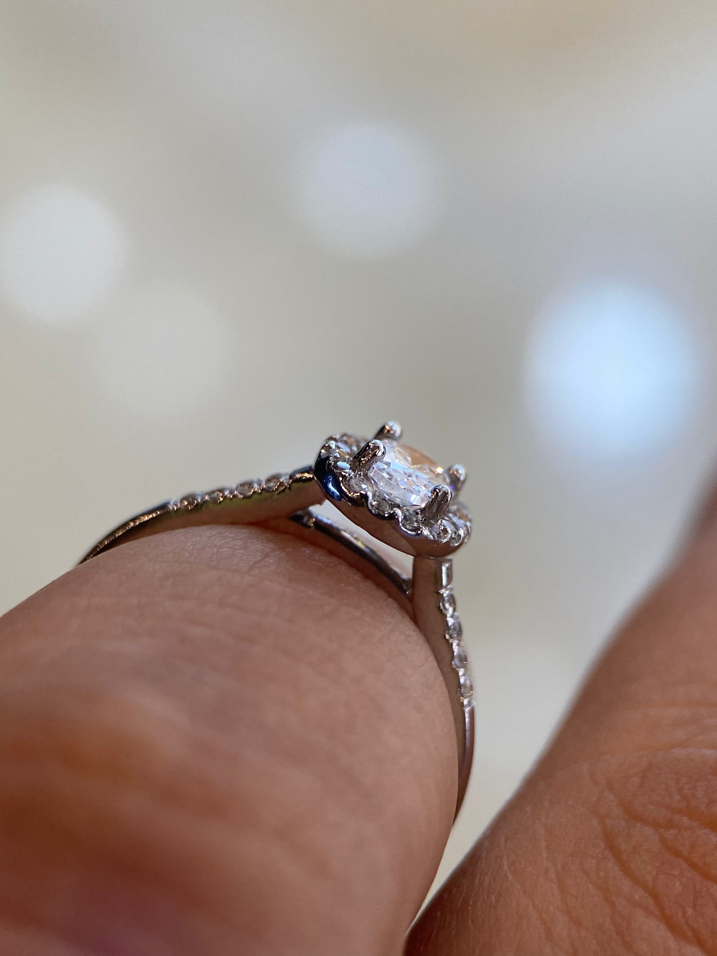 14K white gold ring with white zirconias Cod: MAN265