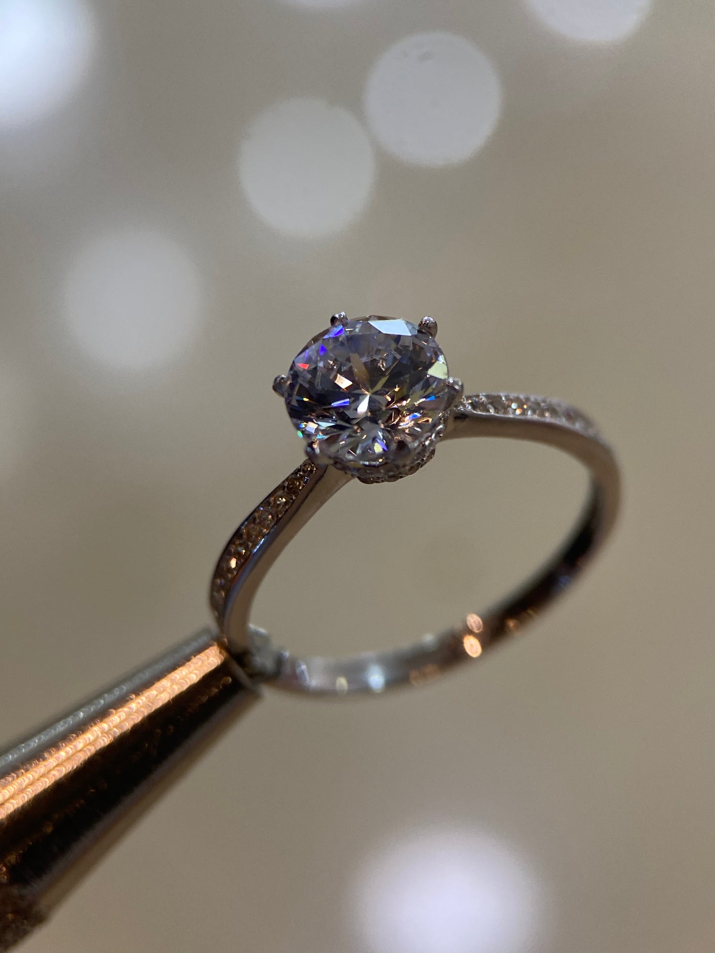 14K white gold ring with white zirconias Cod: MAN265