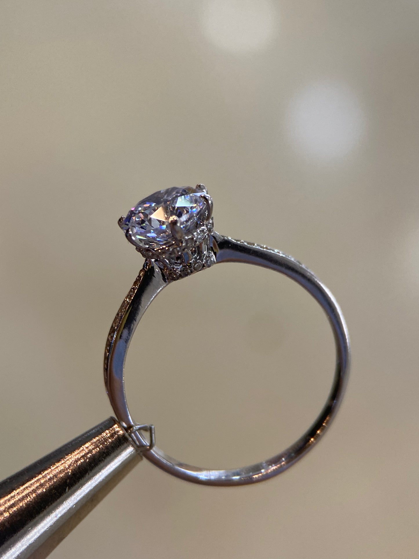 14K white gold ring with white zirconias Cod: MAN265