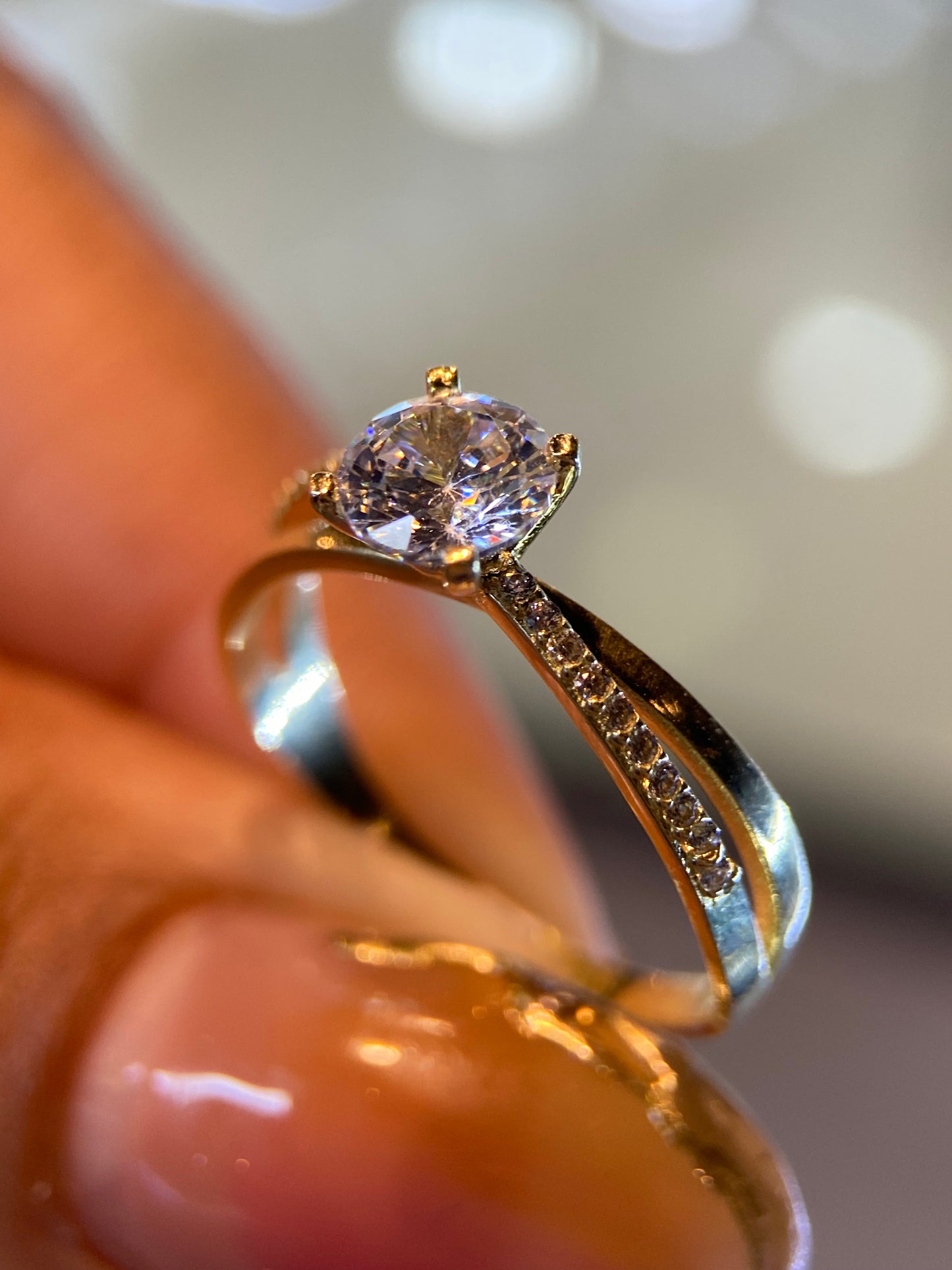 Anillo de compromiso en oro