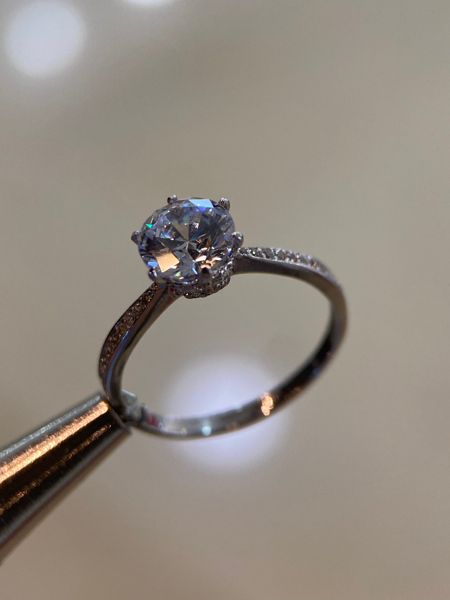 14K white gold ring with white zirconias Cod: MAN265