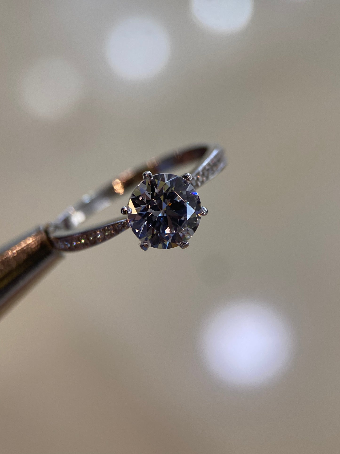14K white gold ring with white zirconias Cod: MAN265