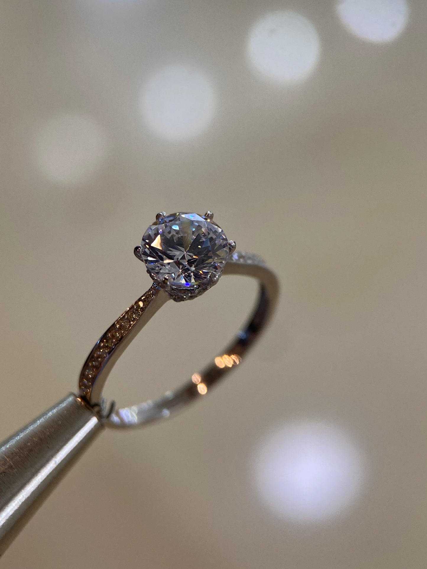14K white gold ring with white zirconias Cod: MAN265