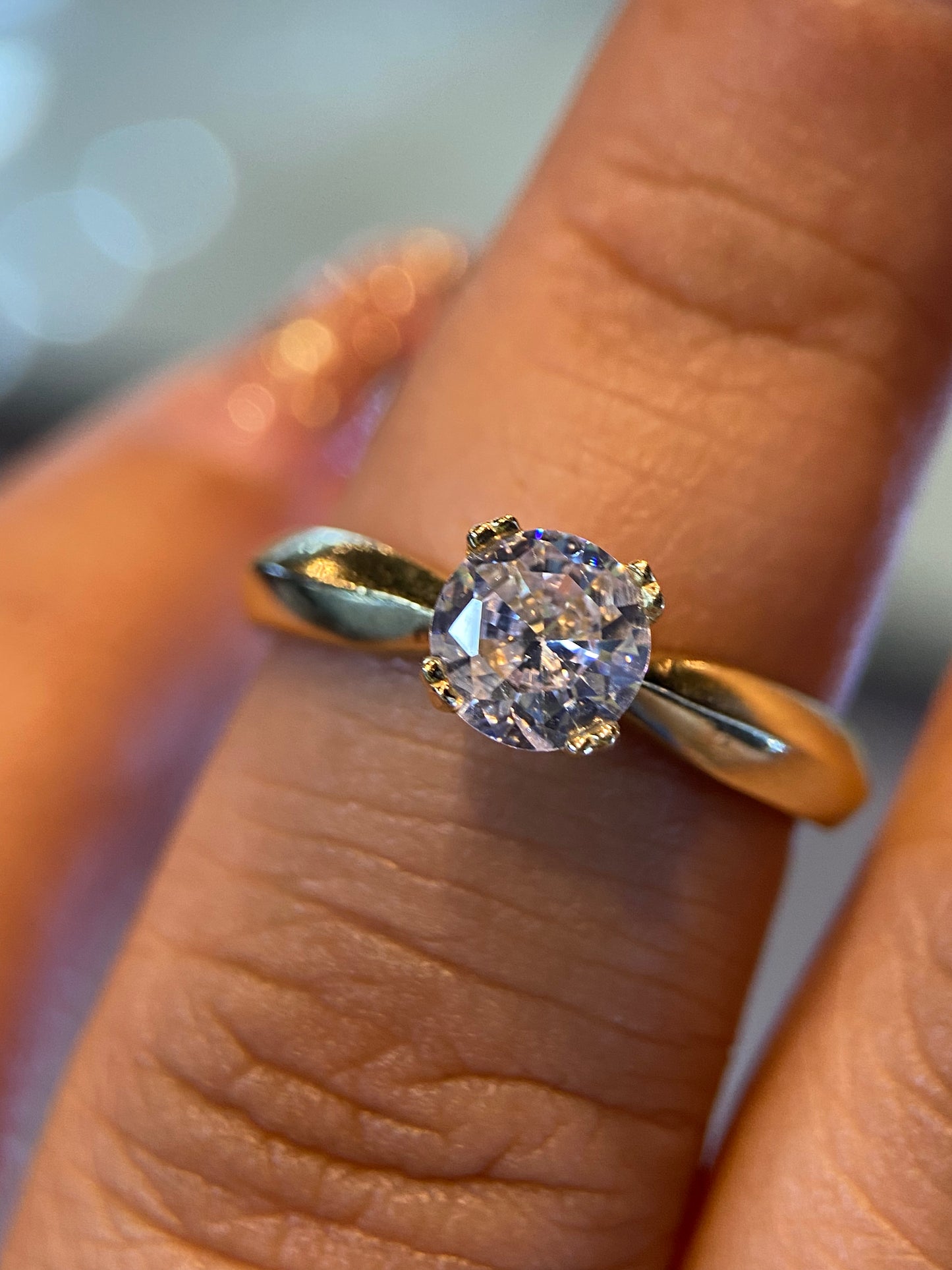 Anillo de compromiso en oro