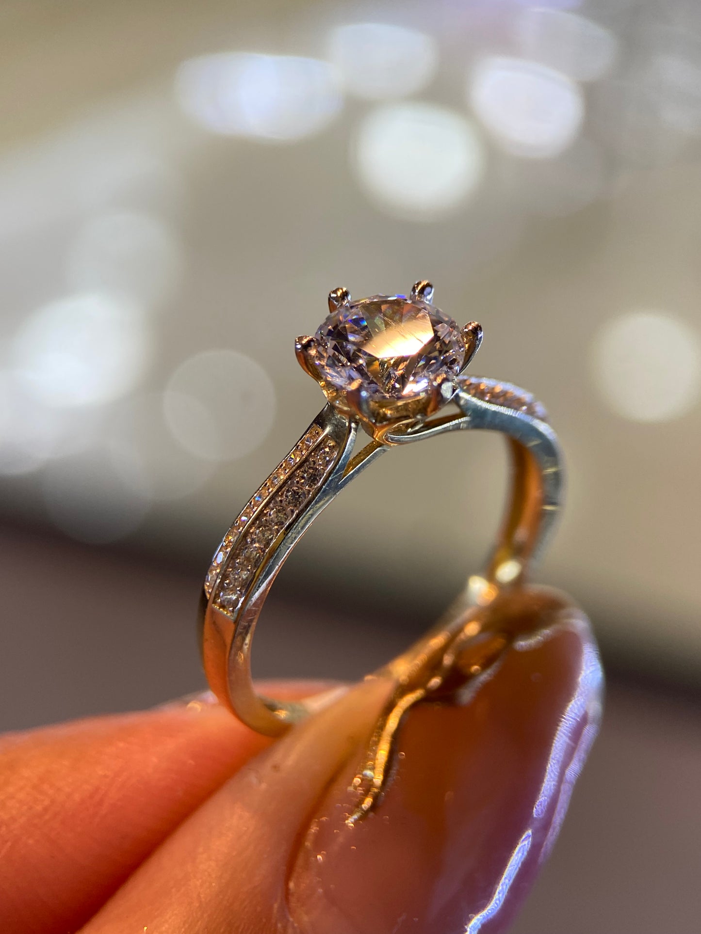Anillo de compromiso en oro