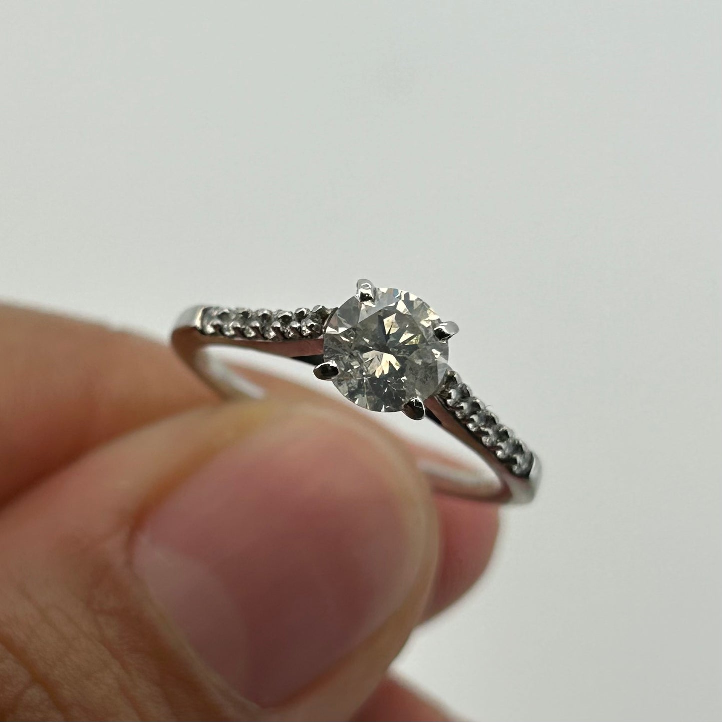 Anillo de compromiso en oro