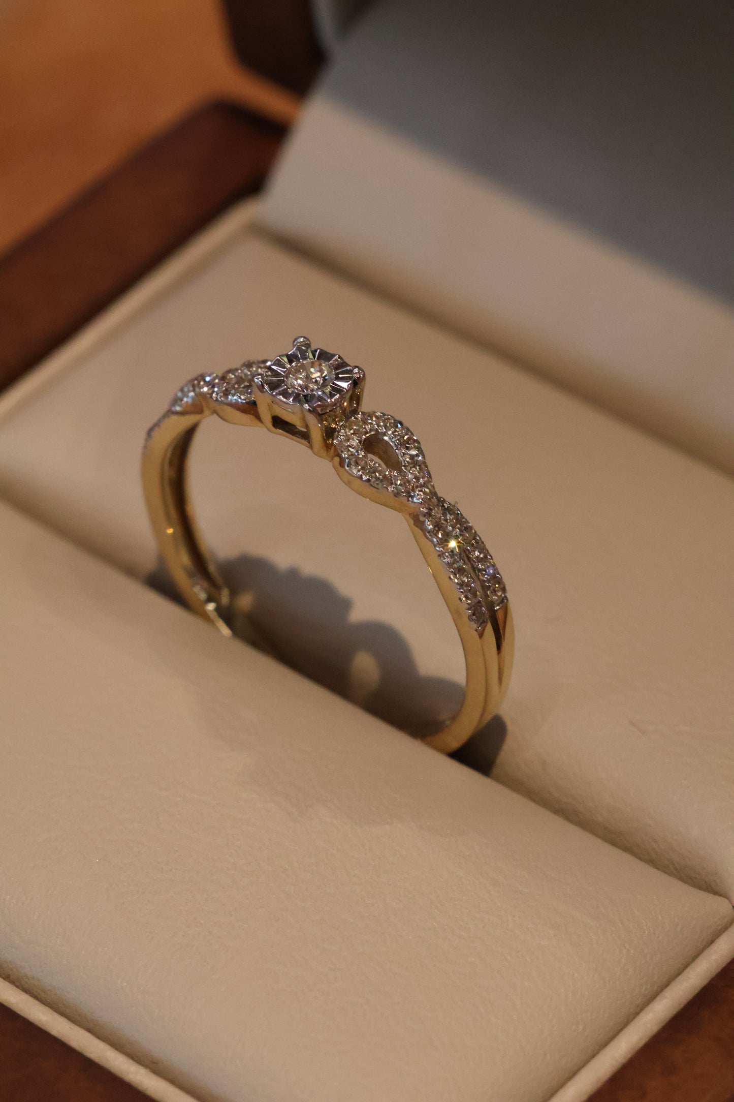 Anillo Of2141 en oro amarillo 14k con diamante natural .20cts