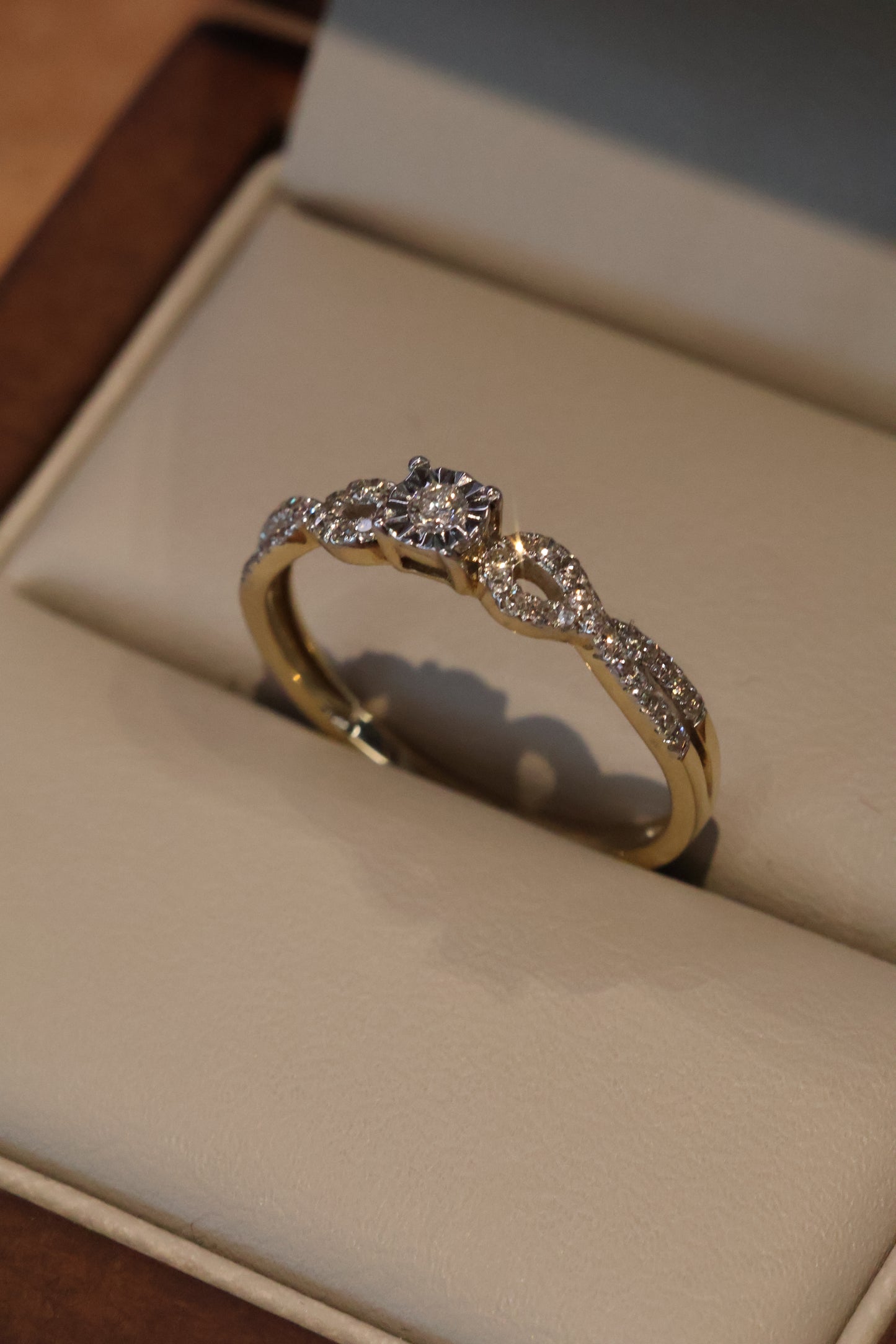Anillo Of2141 en oro amarillo 14k con diamante natural .20cts