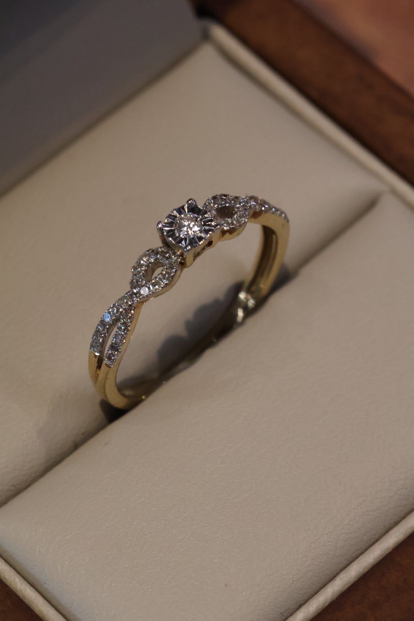 Anillo Of2141 en oro amarillo 14k con diamante natural .20cts